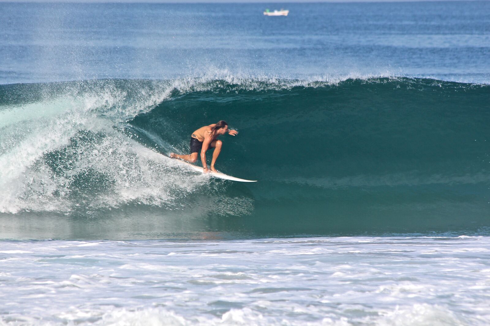 Canon EOS 650D (EOS Rebel T4i / EOS Kiss X6i) sample photo. Surf, sea, carver photography