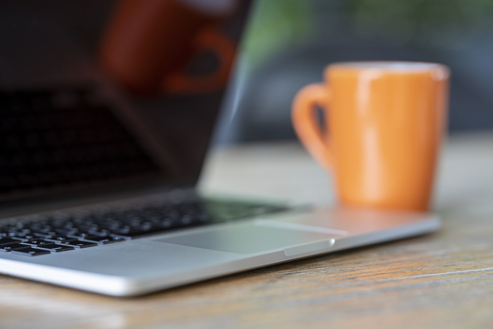 Canon RF 85mm F1.2L USM sample photo. Laptop, keyboard, screen photography