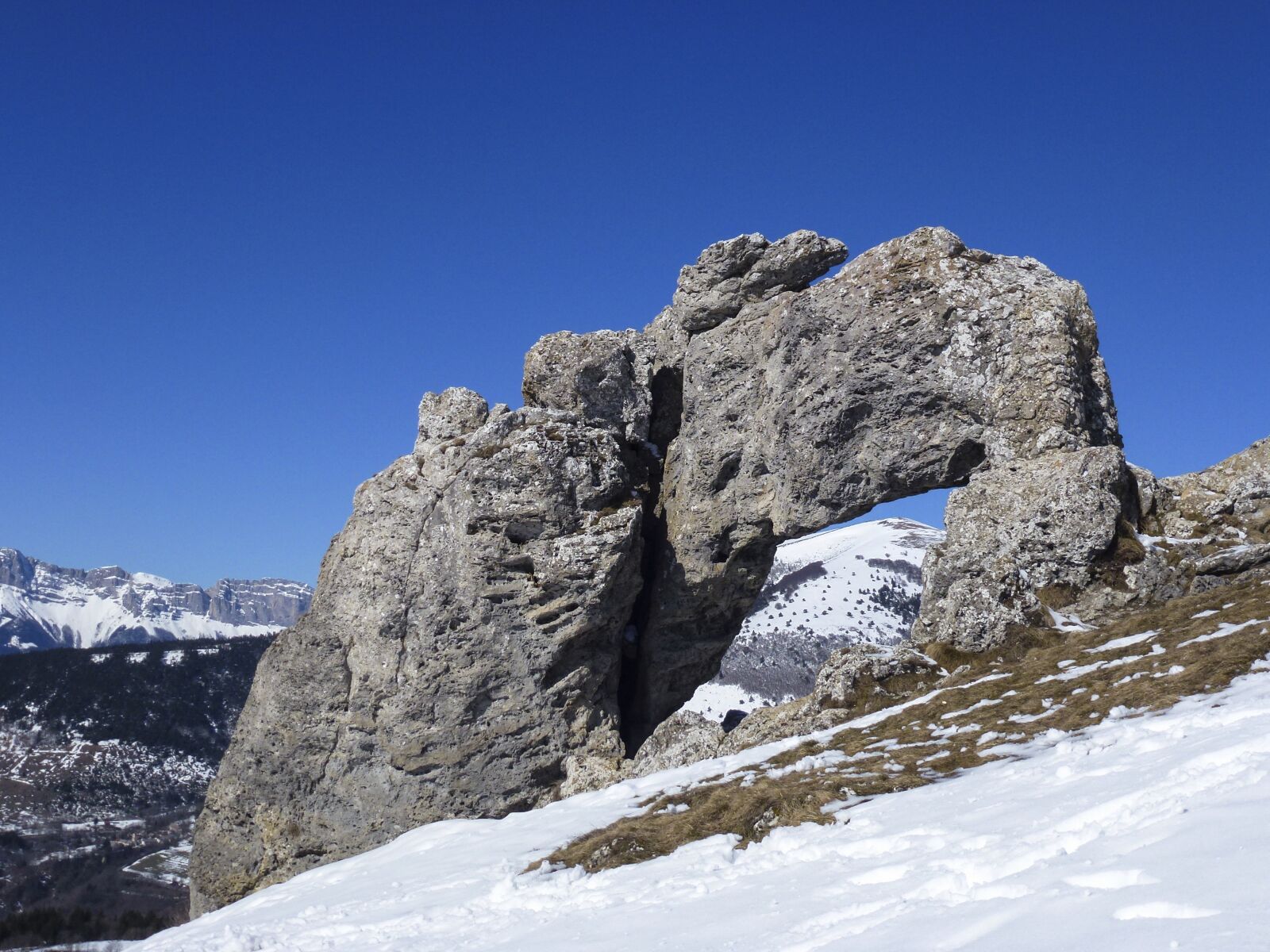 Panasonic Lumix DMC-ZS10 (Lumix DMC-TZ20 / Lumix DMC-TZ22) sample photo. Mountain, breakthrough rock, snow photography