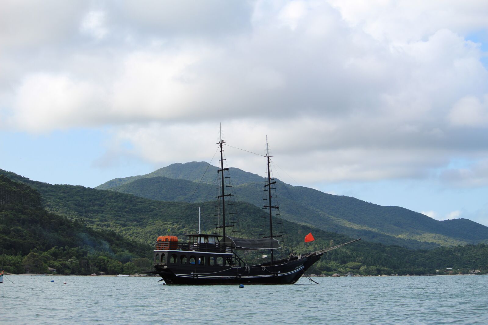 Canon EOS 1300D (EOS Rebel T6 / EOS Kiss X80) sample photo. Mar, boat, ocean photography