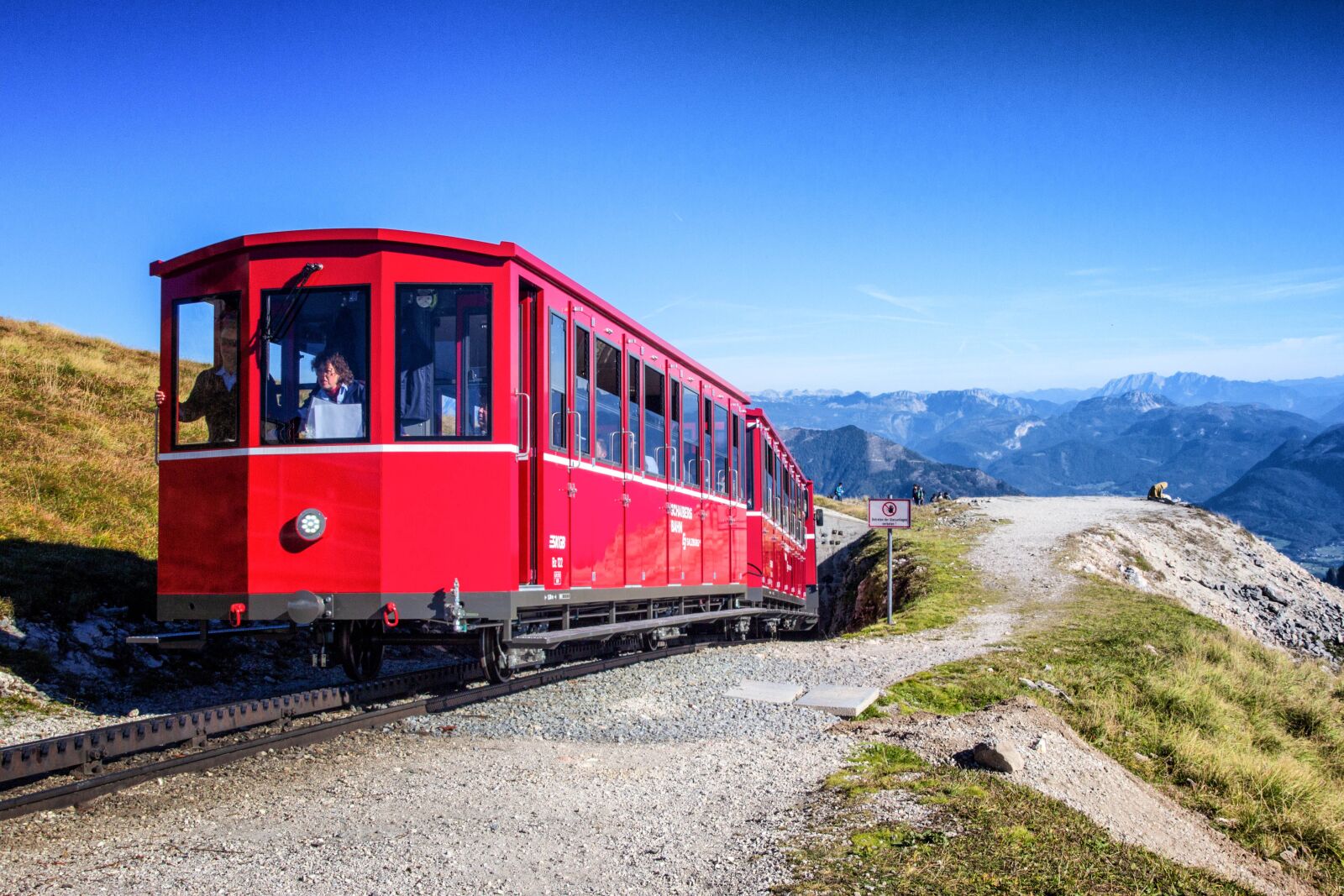 Canon EOS 600D (Rebel EOS T3i / EOS Kiss X5) sample photo. Sheep mountain, schafberg railway photography