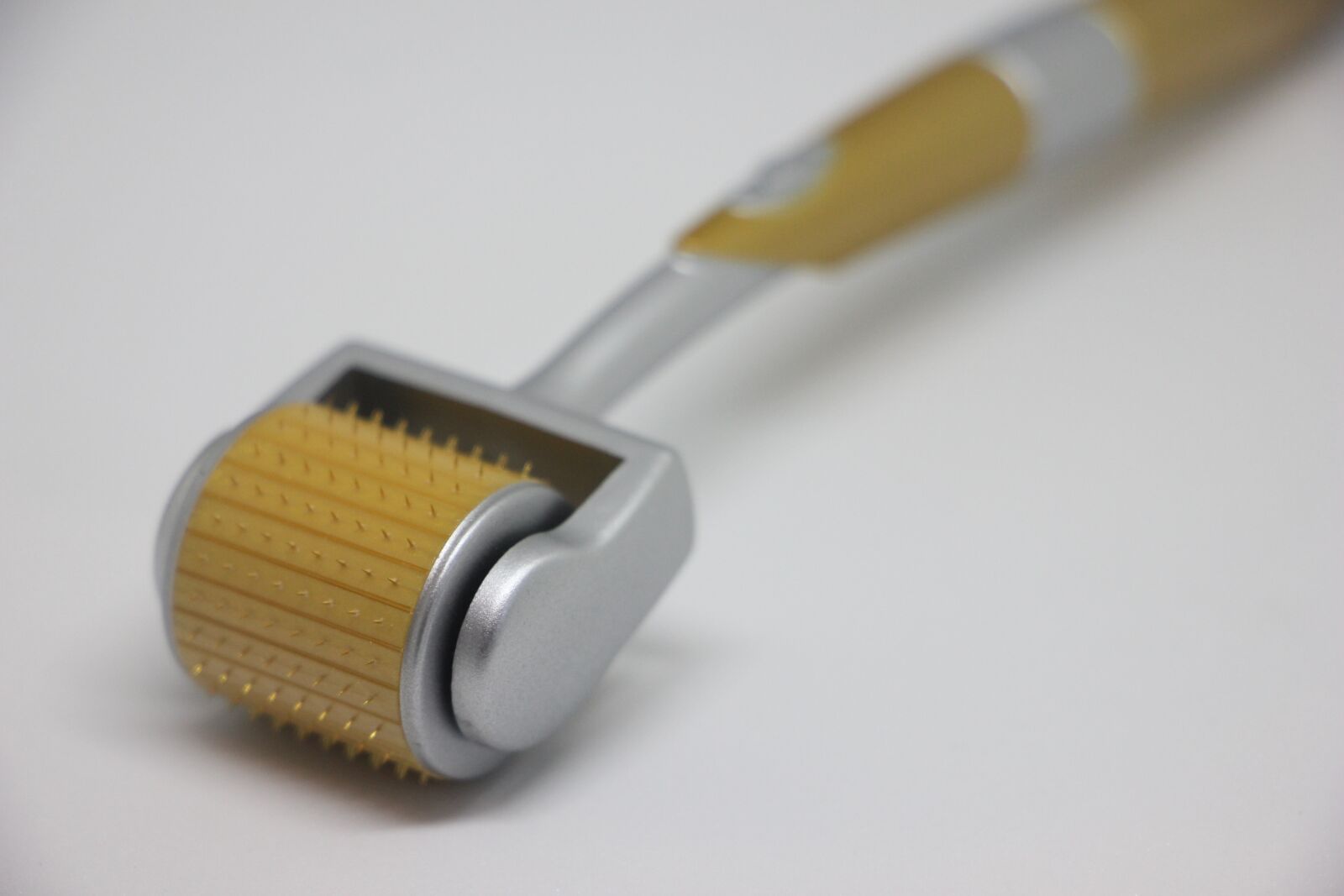 Canon EOS 550D (EOS Rebel T2i / EOS Kiss X4) sample photo. Microneedling, dermaroller, beauty photography