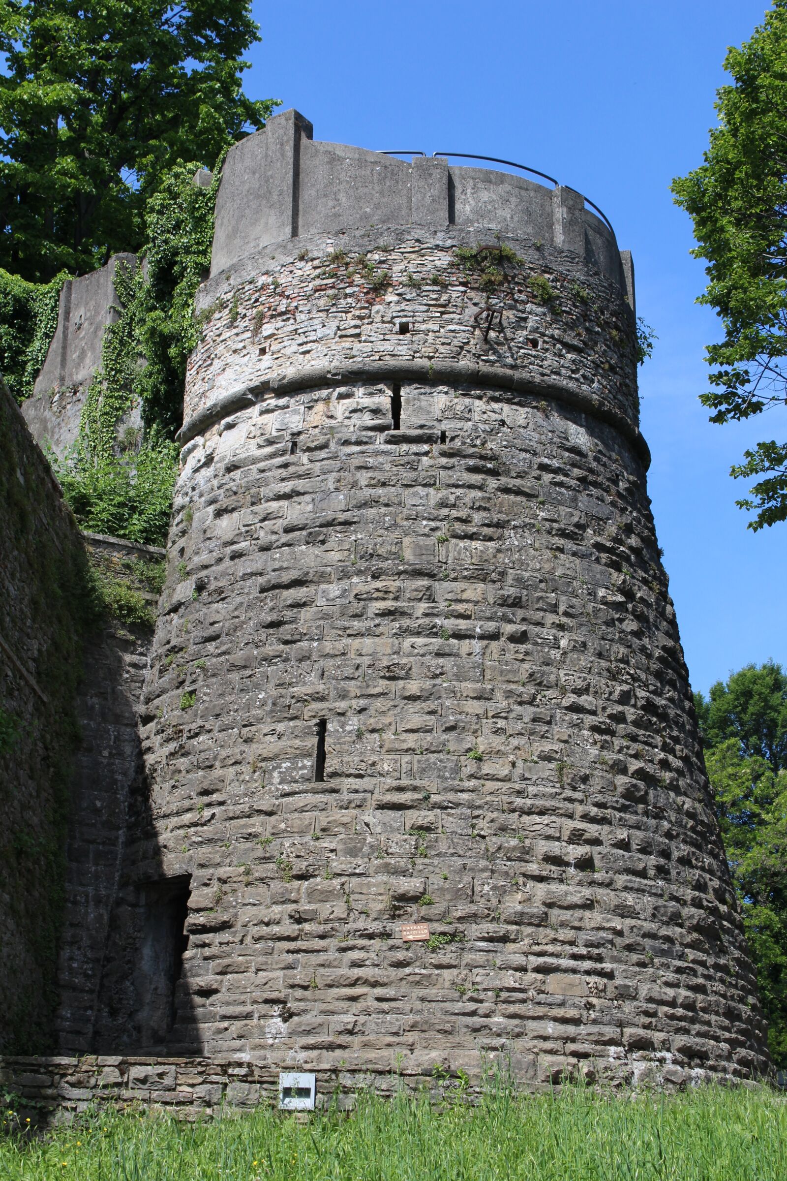 Canon EOS 1200D (EOS Rebel T5 / EOS Kiss X70 / EOS Hi) sample photo. Torre, castle, fortification photography