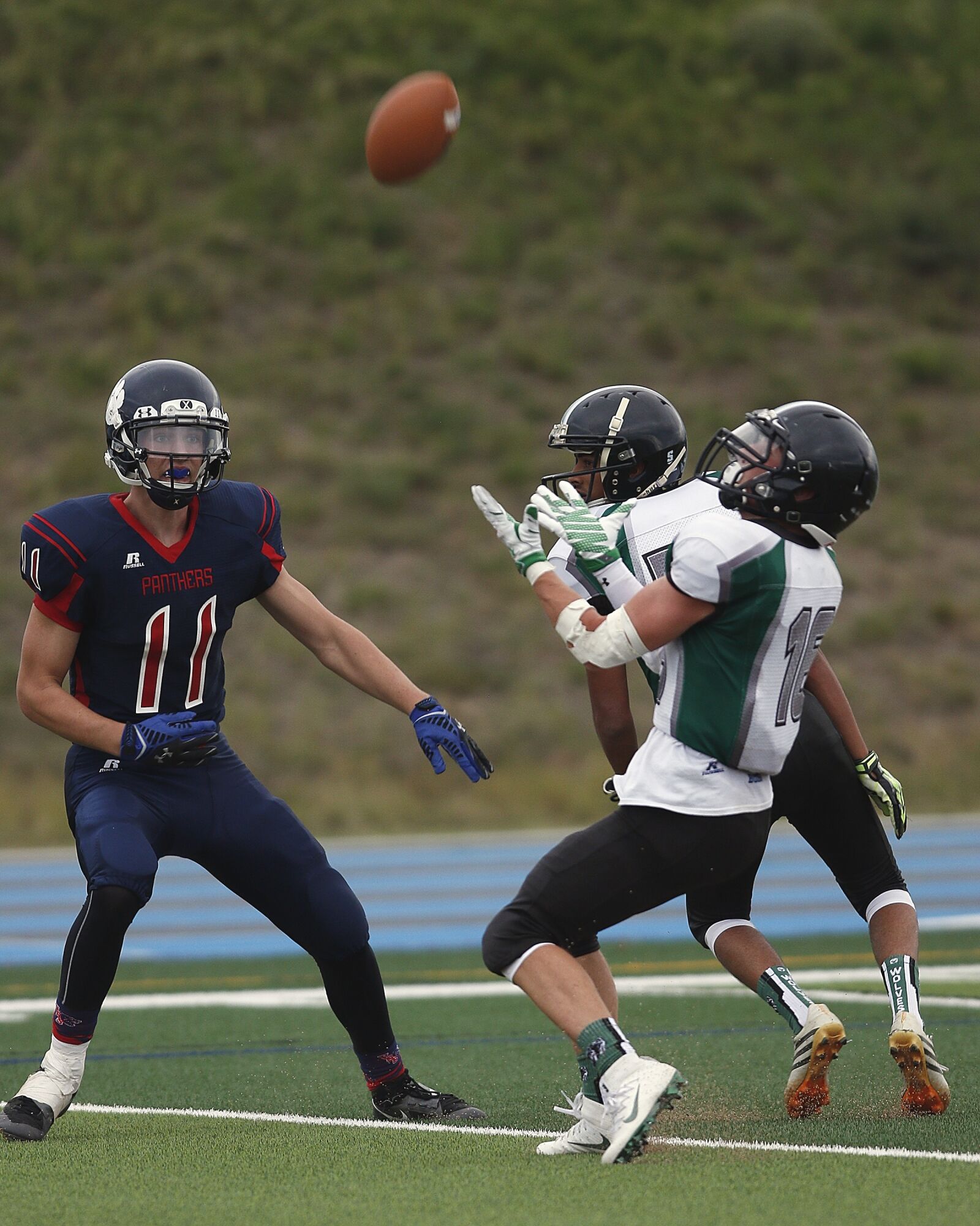 Canon EF 300mm F2.8L IS USM sample photo. Football, action, punt photography