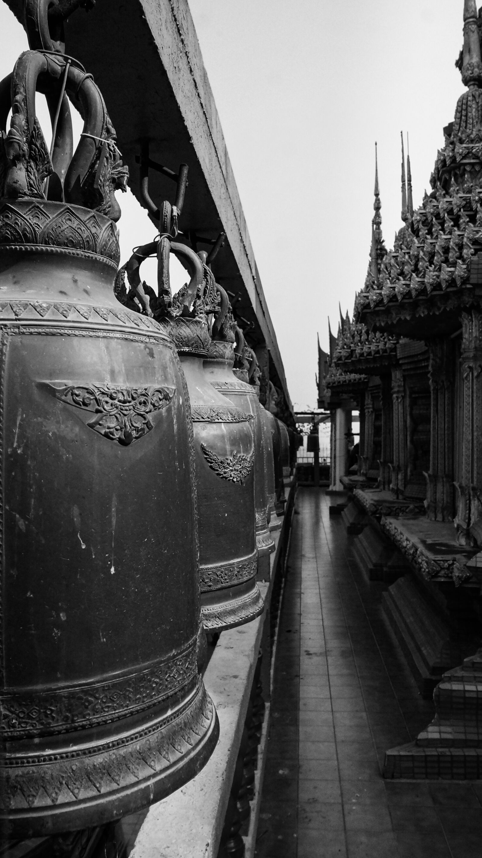 Sony Alpha NEX-5N + Sony E 18-55mm F3.5-5.6 OSS sample photo. Bell, black and white photography