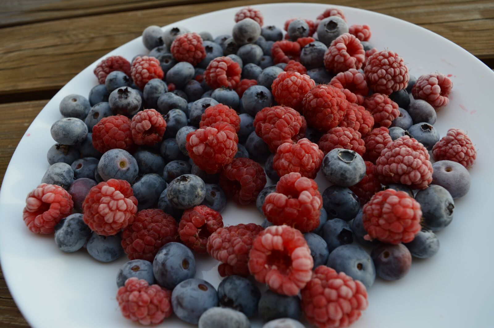Nikon D3200 sample photo. Fruit, berry, raspberries photography