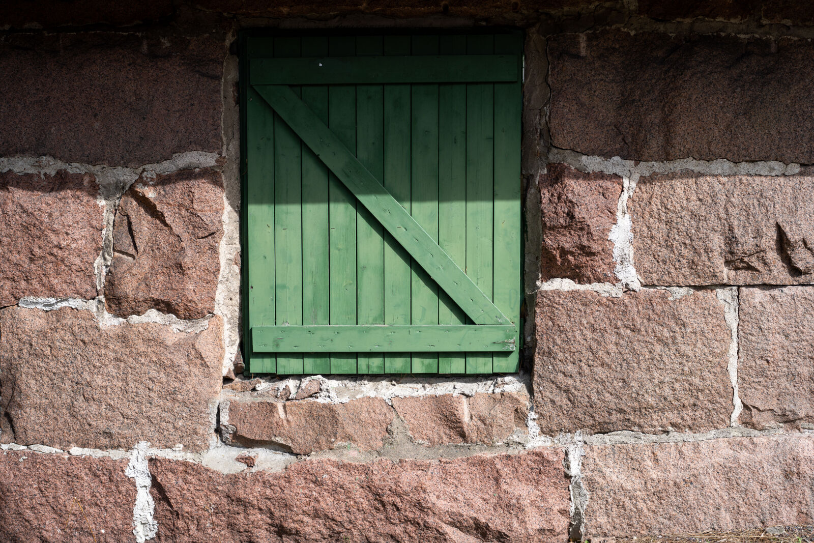 Sony a7R IV + Sony FE 40mm F2.5 G sample photo. Window to stone building photography