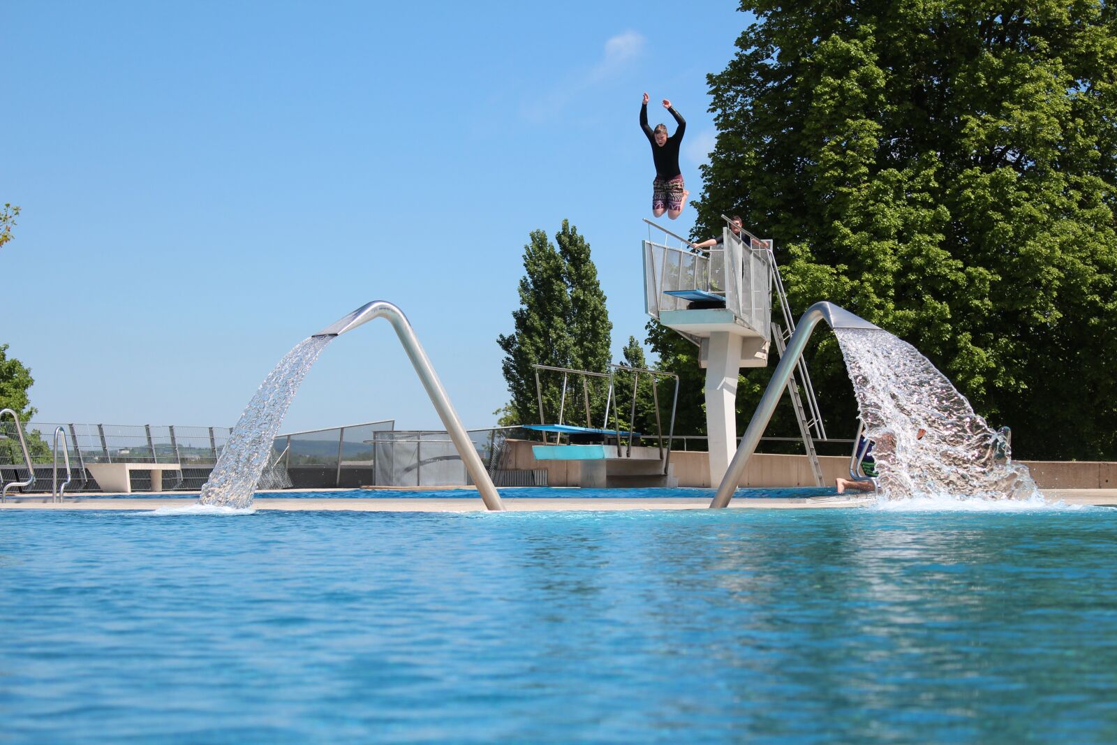 Canon EOS 650D (EOS Rebel T4i / EOS Kiss X6i) sample photo. Outdoor pool, jump, plunge photography