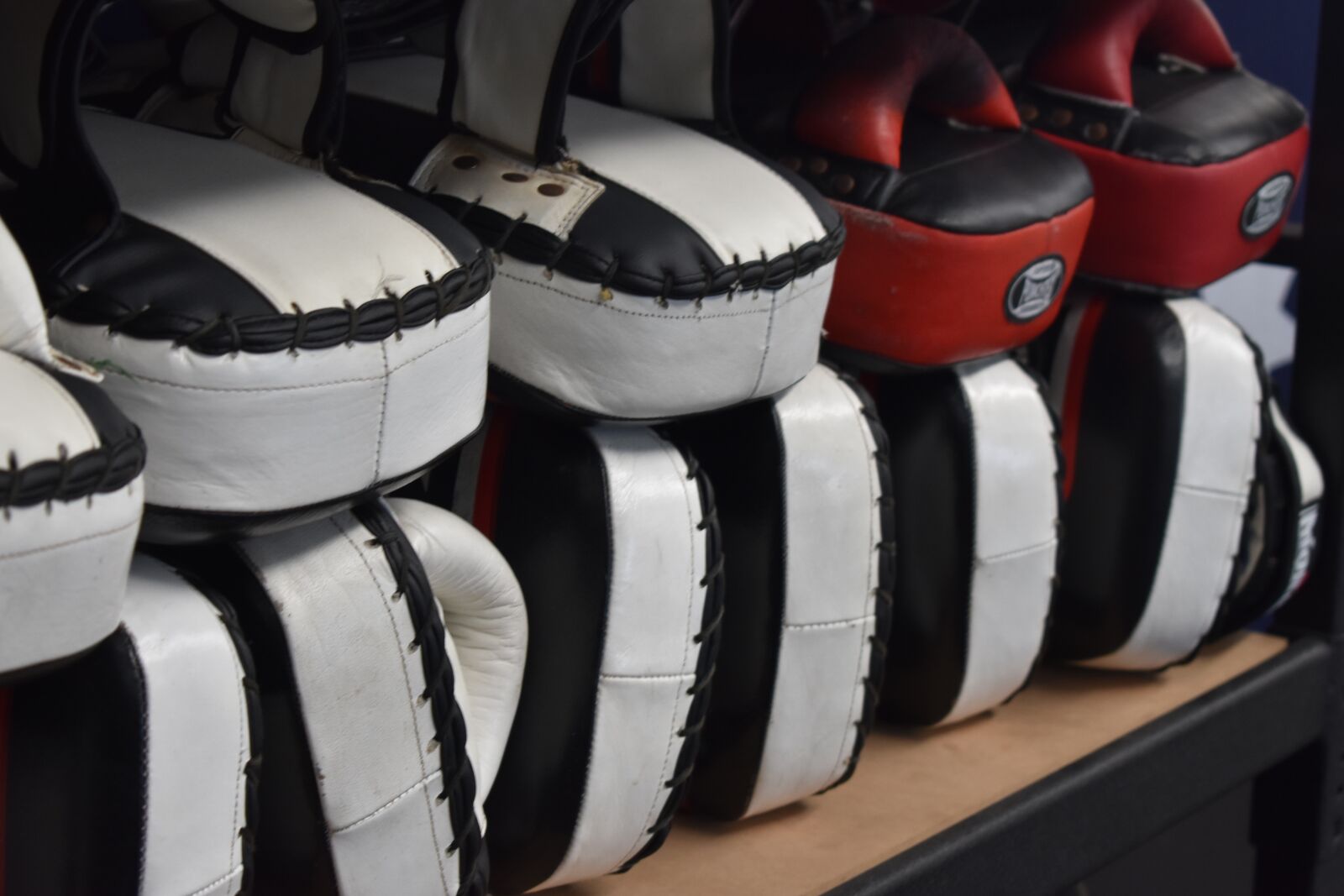 Nikon D3400 sample photo. Gloves, boxing, boxing gloves photography