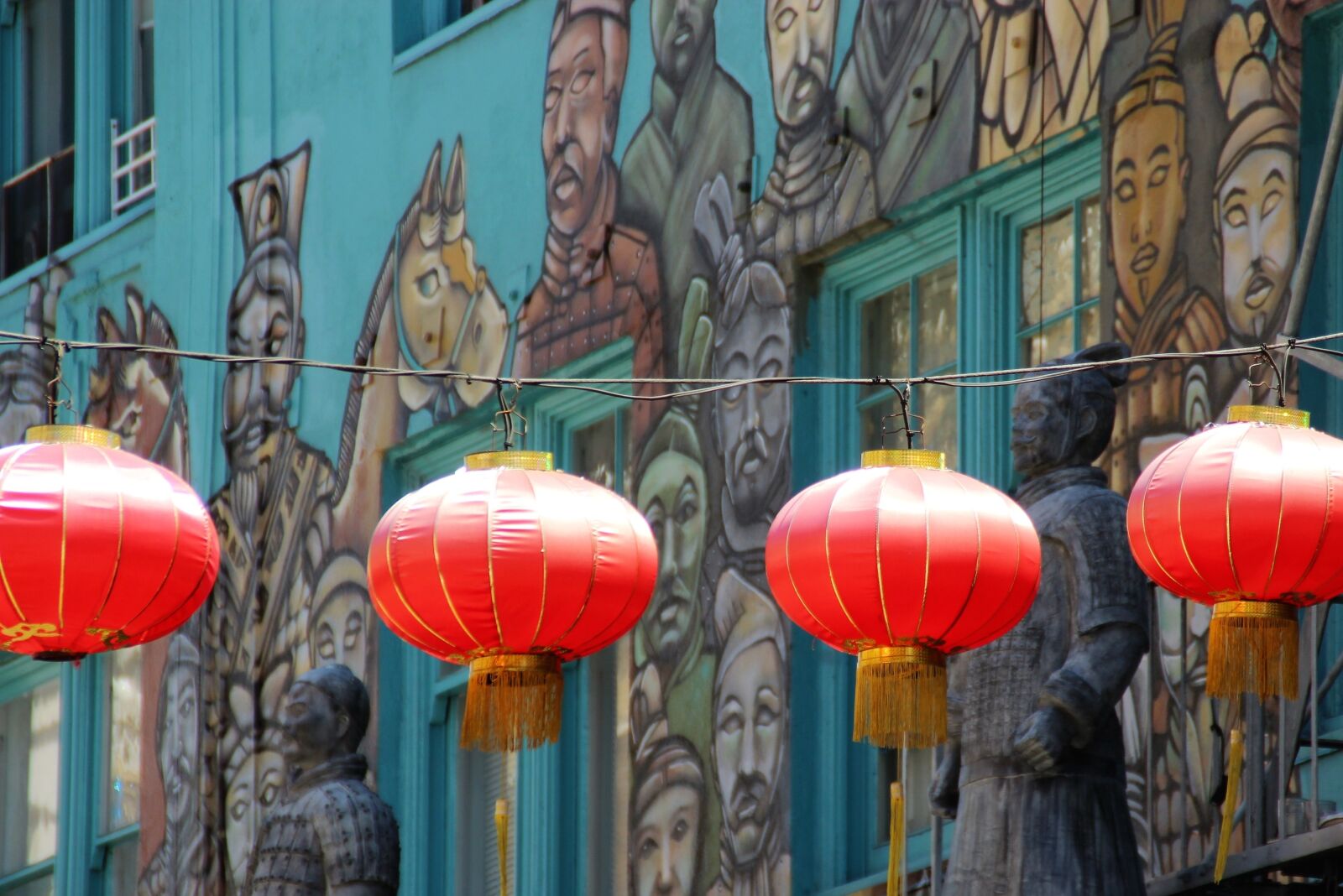 Canon EOS 1200D (EOS Rebel T5 / EOS Kiss X70 / EOS Hi) sample photo. Chinese lanterns, chinatown, window photography