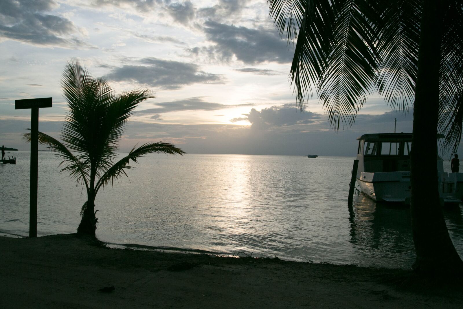 Canon EF 24-105mm F4L IS USM sample photo. Belize, caye caulker, ocean photography