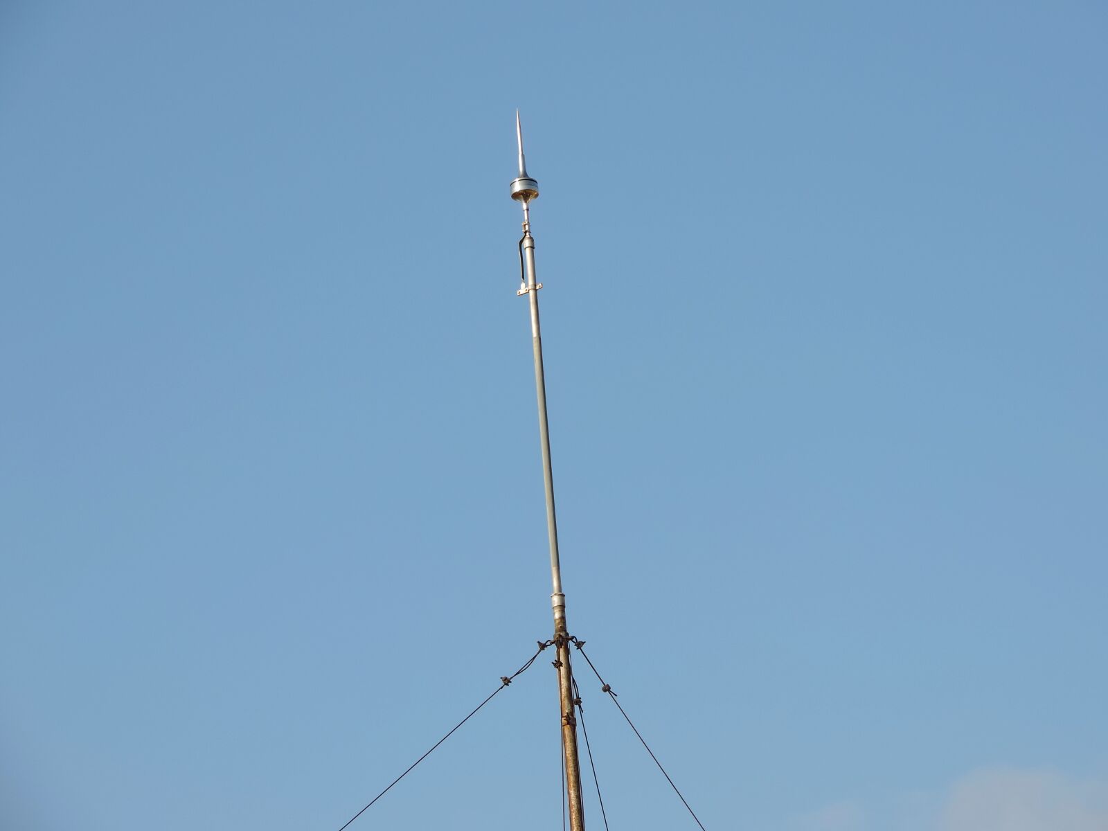 Nikon Coolpix P520 sample photo. Radio antenna, radio receiver photography