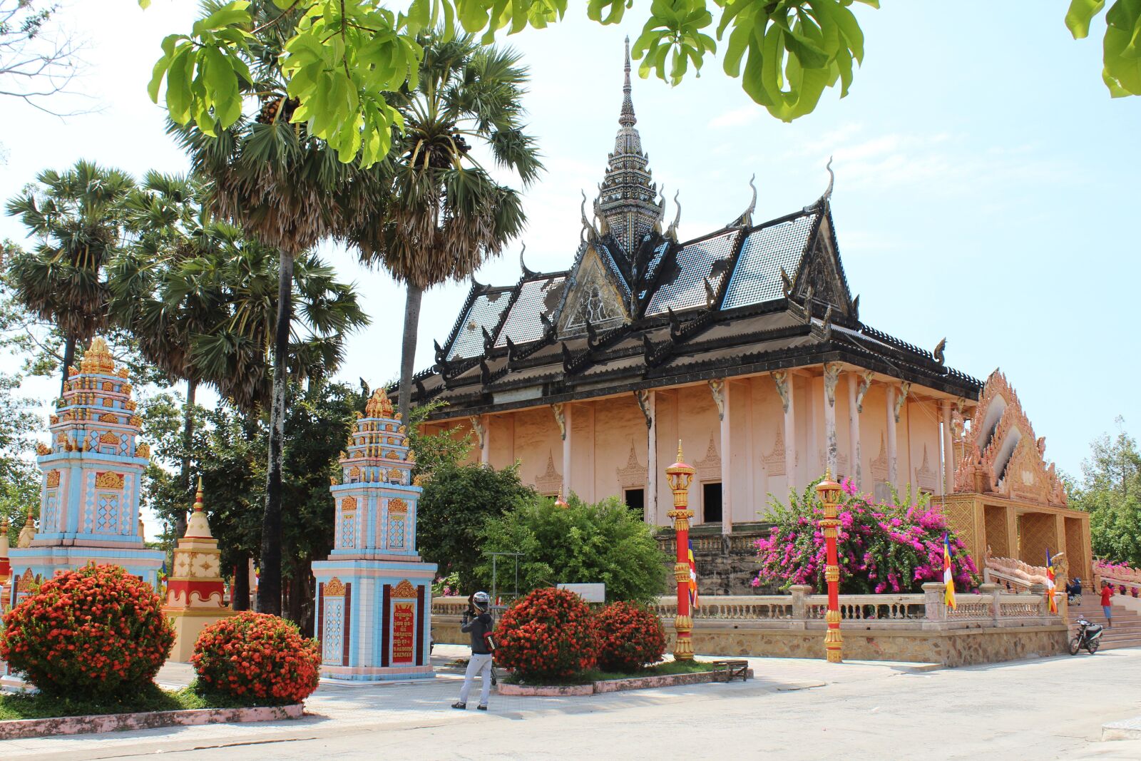 Canon EOS 1300D (EOS Rebel T6 / EOS Kiss X80) sample photo. Vietnam, culture, religion photography