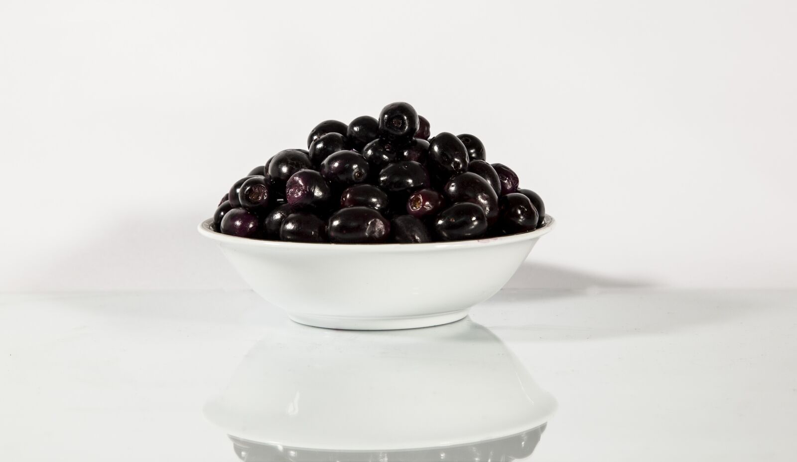 Canon EOS 6D + Canon EF 24-105mm F4L IS USM sample photo. Healthy, background, plum photography