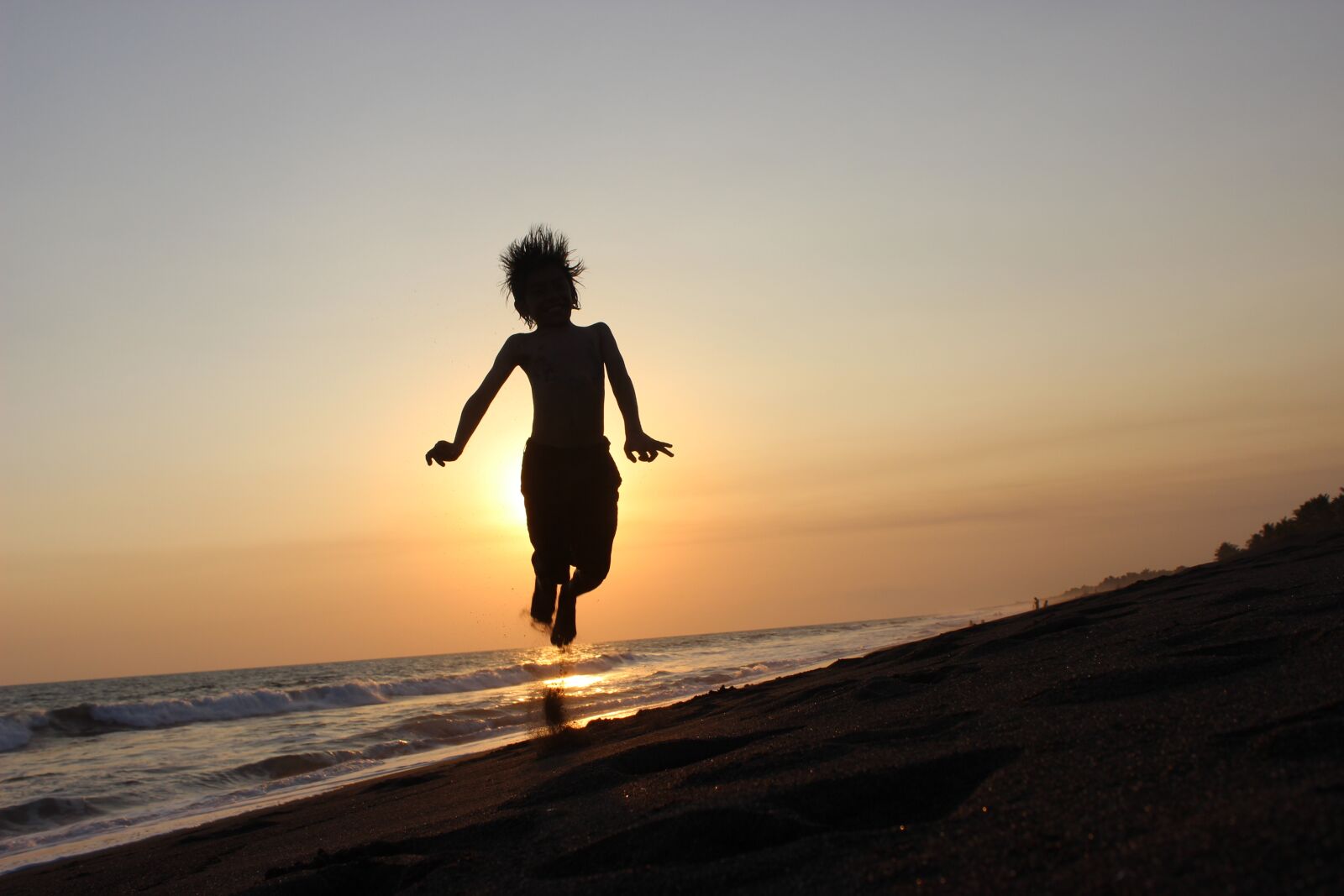 Canon EOS 600D (Rebel EOS T3i / EOS Kiss X5) sample photo. Sunset, beach, sea photography
