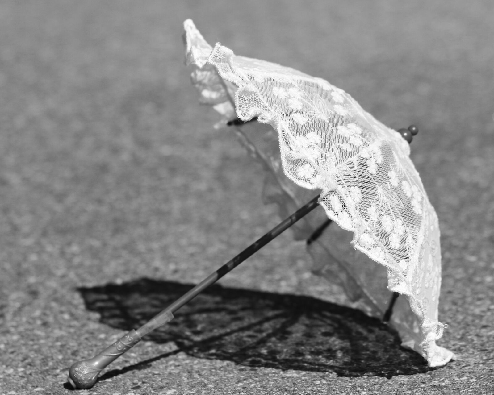 Canon EOS 7D Mark II sample photo. Umbrella, sun, shadow photography
