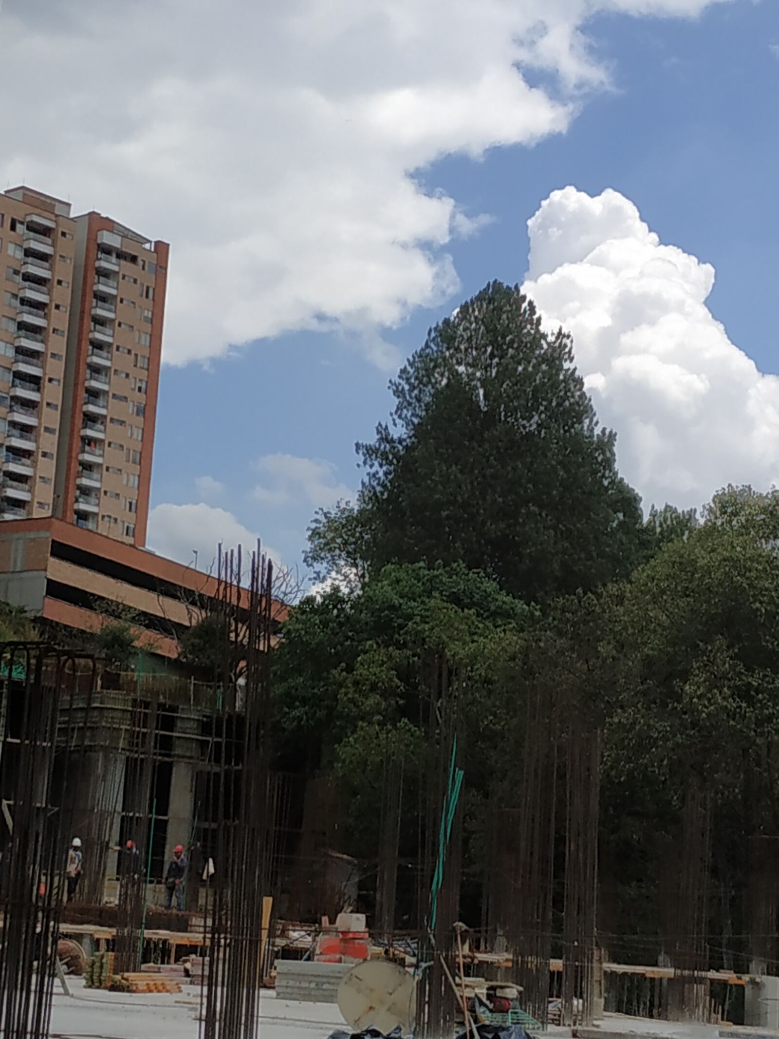 Xiaomi Redmi Note 5 sample photo. Construction, clouds, nature photography