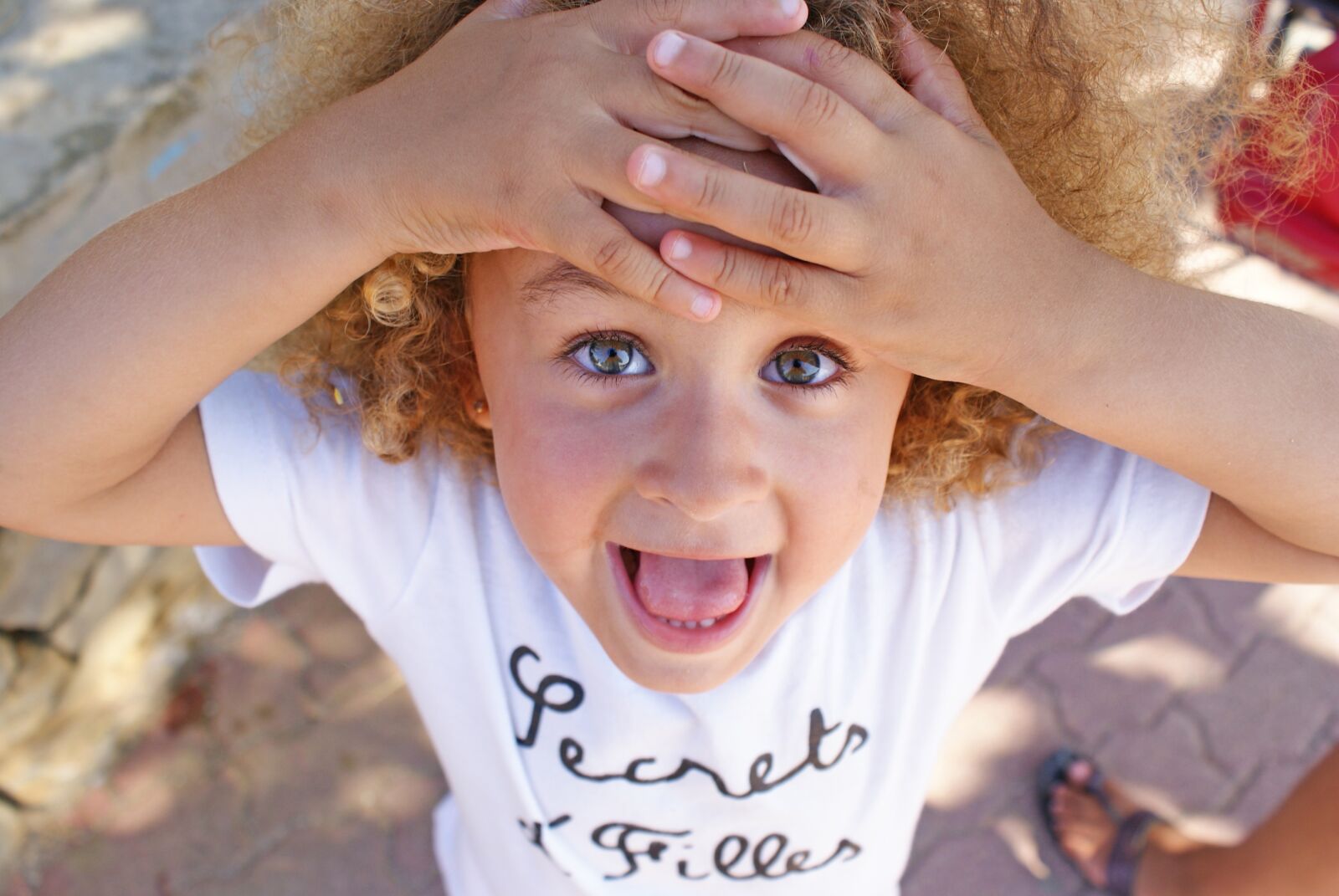 Sony Alpha DSLR-A200 sample photo. Girl, child, happy photography