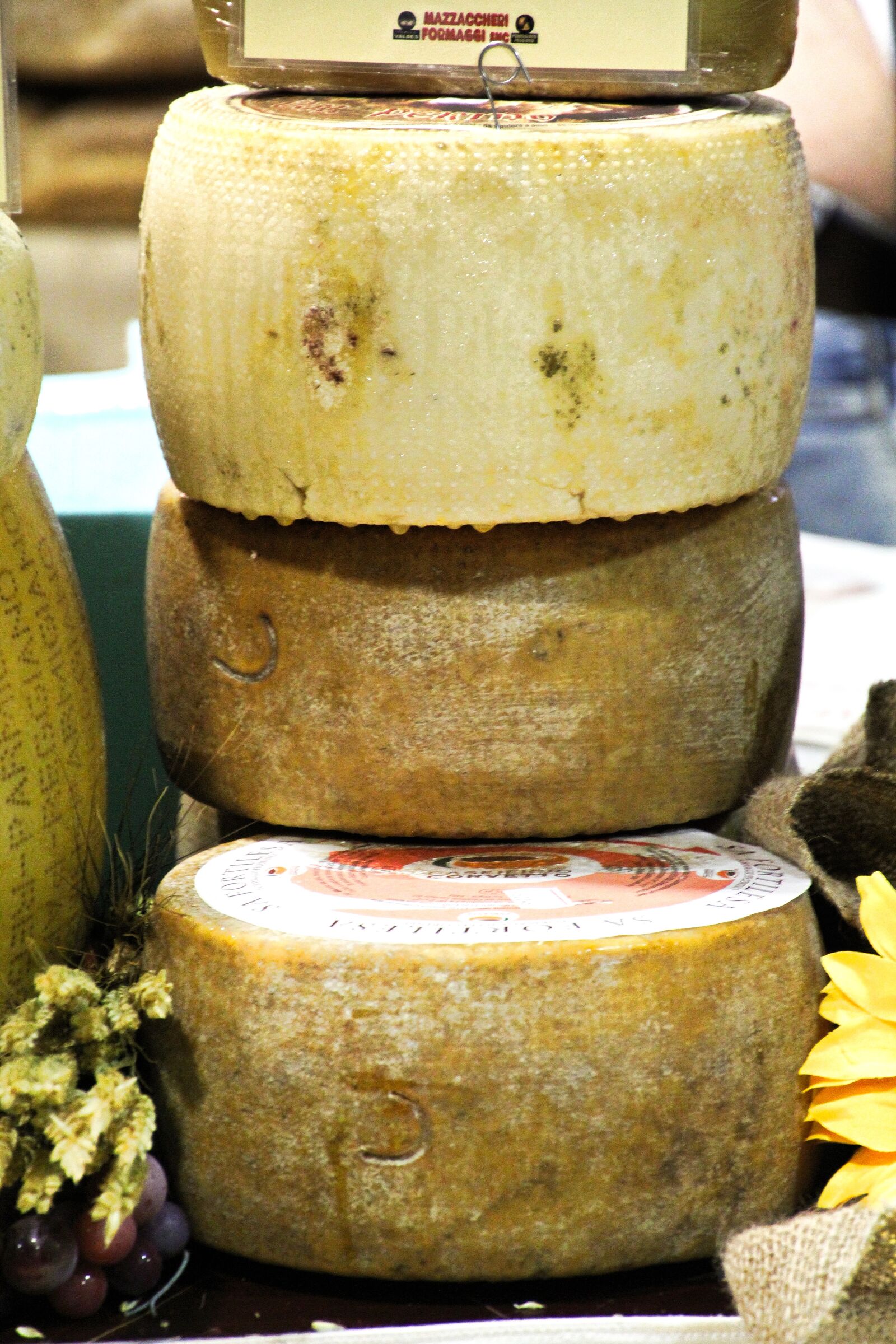 Canon EOS 60D sample photo. Cheese, cheese loaf, market photography