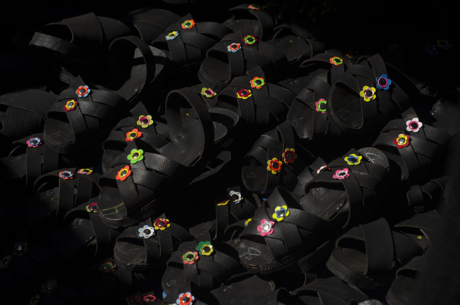 Nikon D7000 sample photo. Peru, cusco, flip flops photography