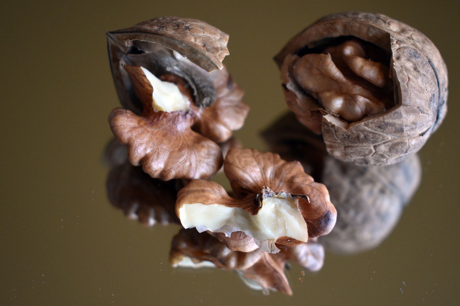 Nikon D3400 sample photo. Walnut, fruit, shell photography