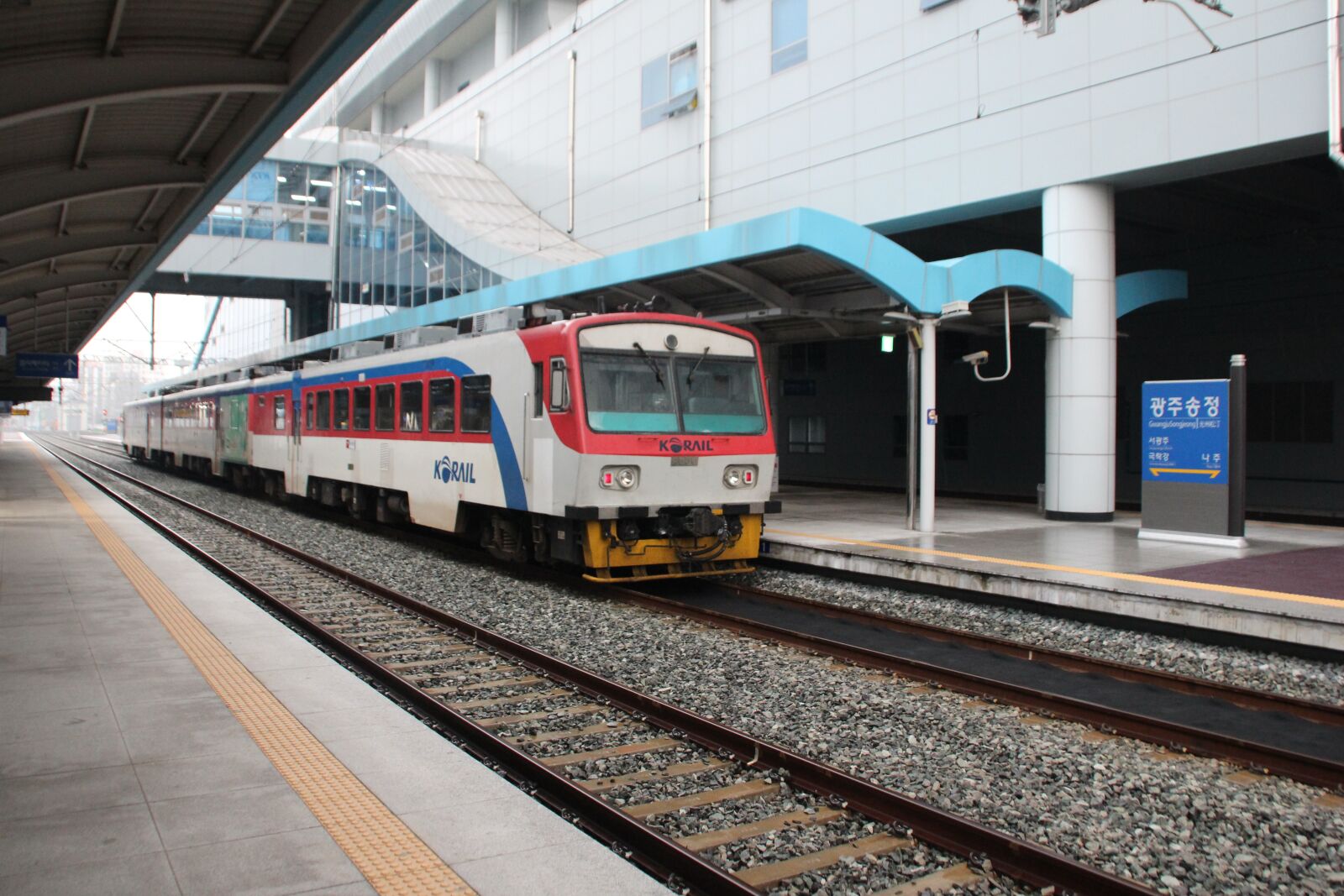 Canon EOS 600D (Rebel EOS T3i / EOS Kiss X5) sample photo. Train, railway, transportation photography