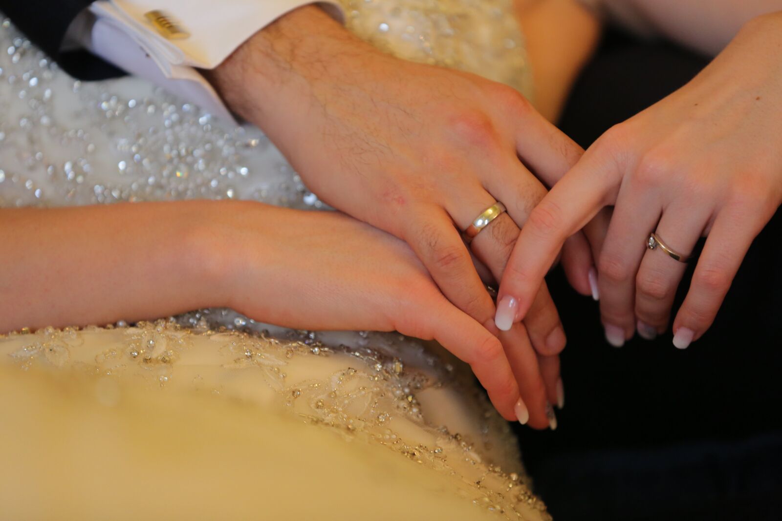 Canon EOS 5D Mark III sample photo. Wedding ring, hands, finger photography