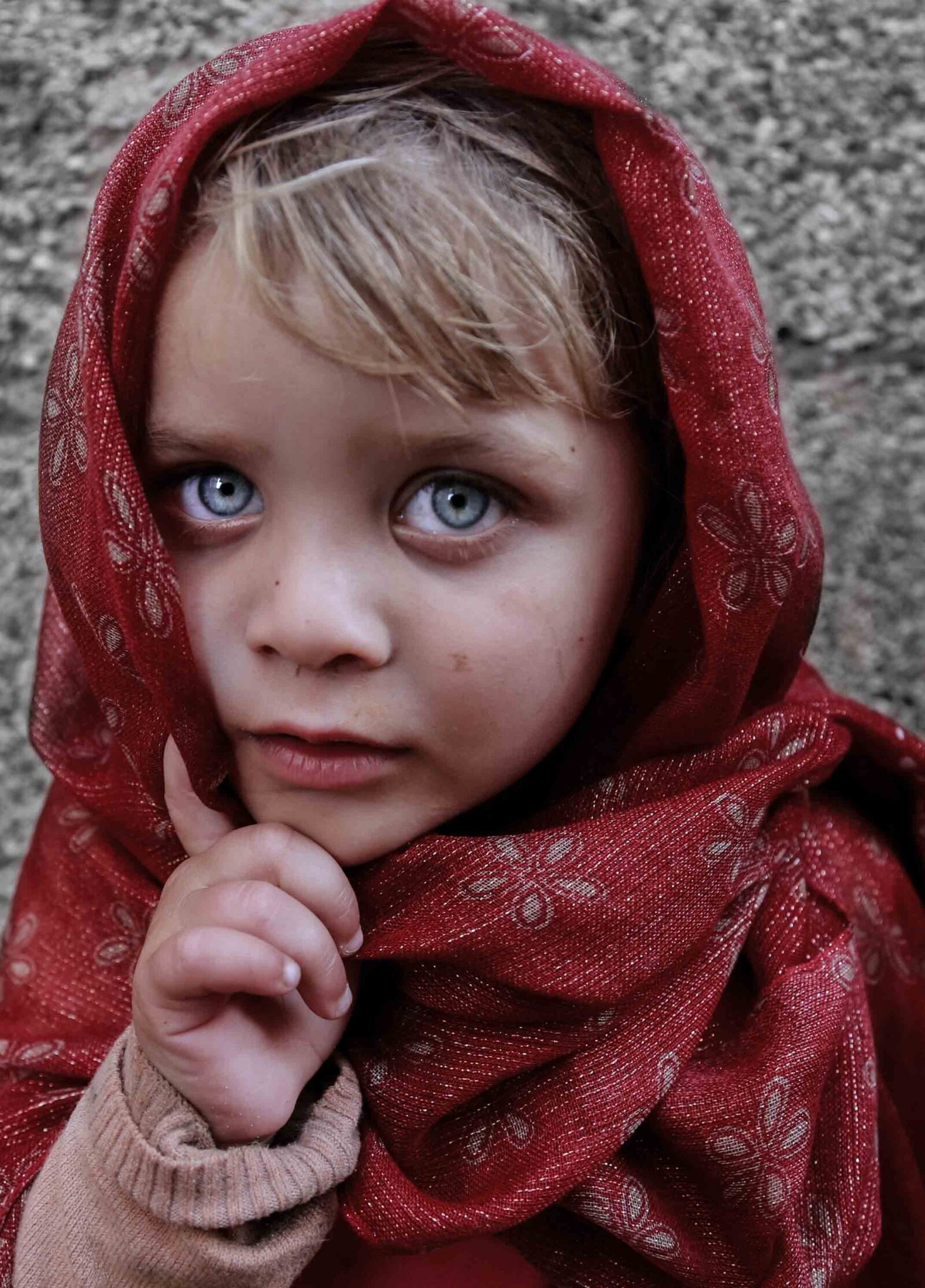 Canon EOS 6D + Canon EF 24-105mm F4L IS USM sample photo. Blue eyes, child, girl photography