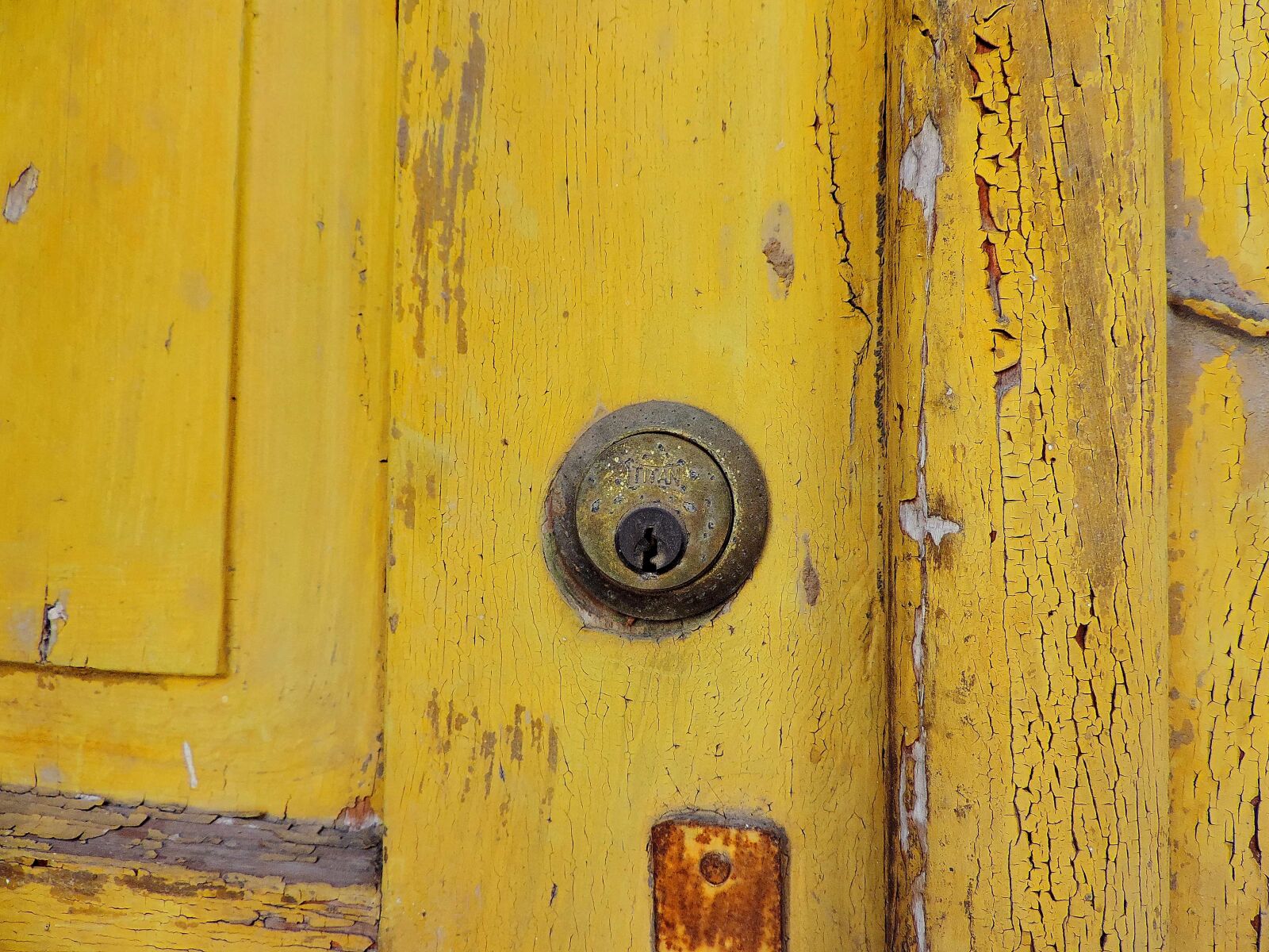 Nikon Coolpix P520 sample photo. Wall, door, wooden, lock photography