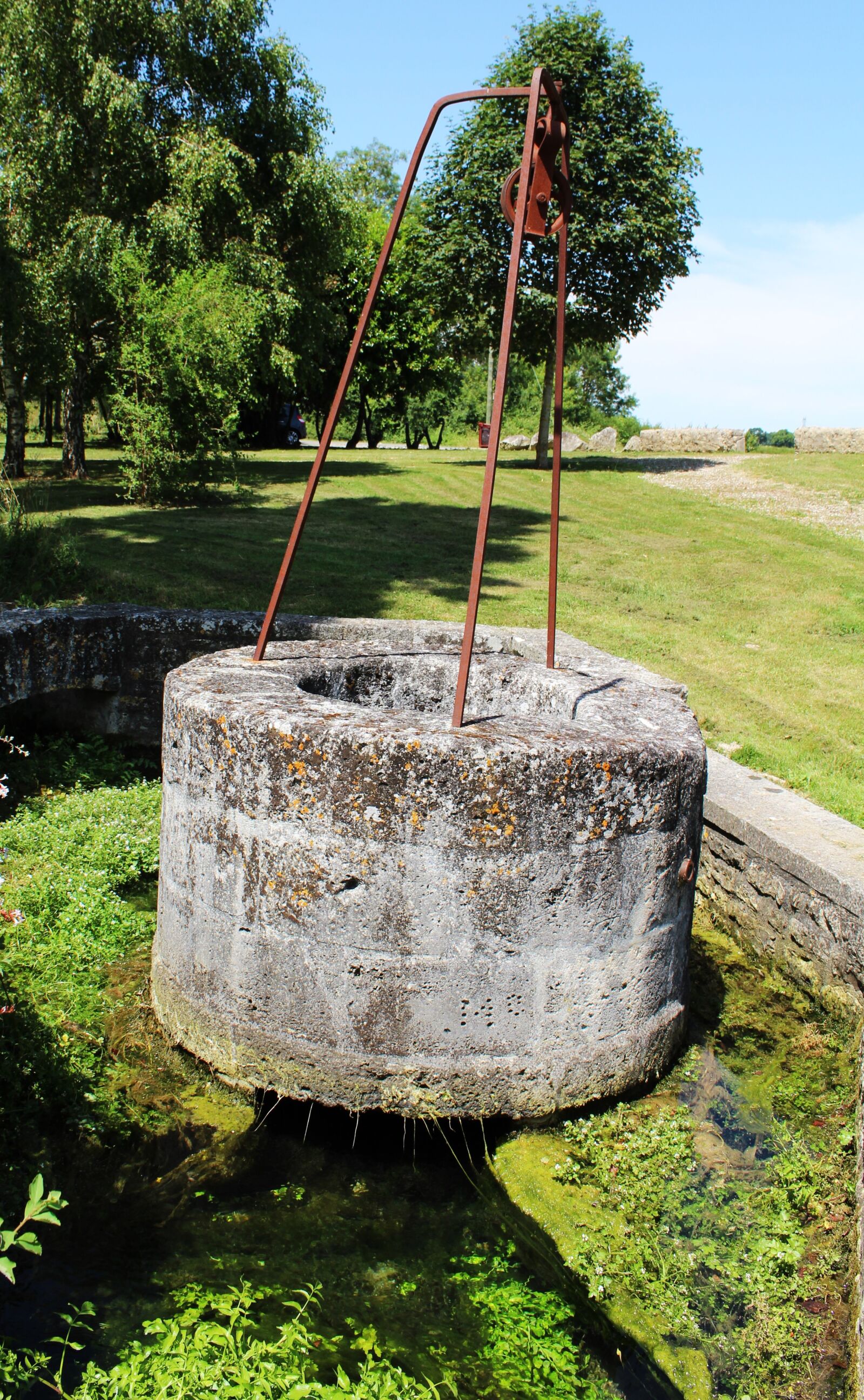 Canon EOS 1200D (EOS Rebel T5 / EOS Kiss X70 / EOS Hi) sample photo. Well, stone well, france photography