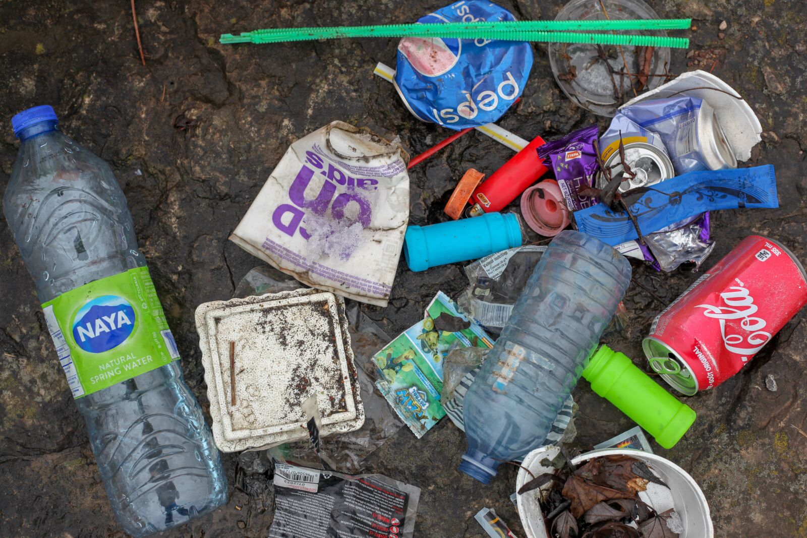 Canon EOS 5D Mark II sample photo. Garbage, plastic, beach photography