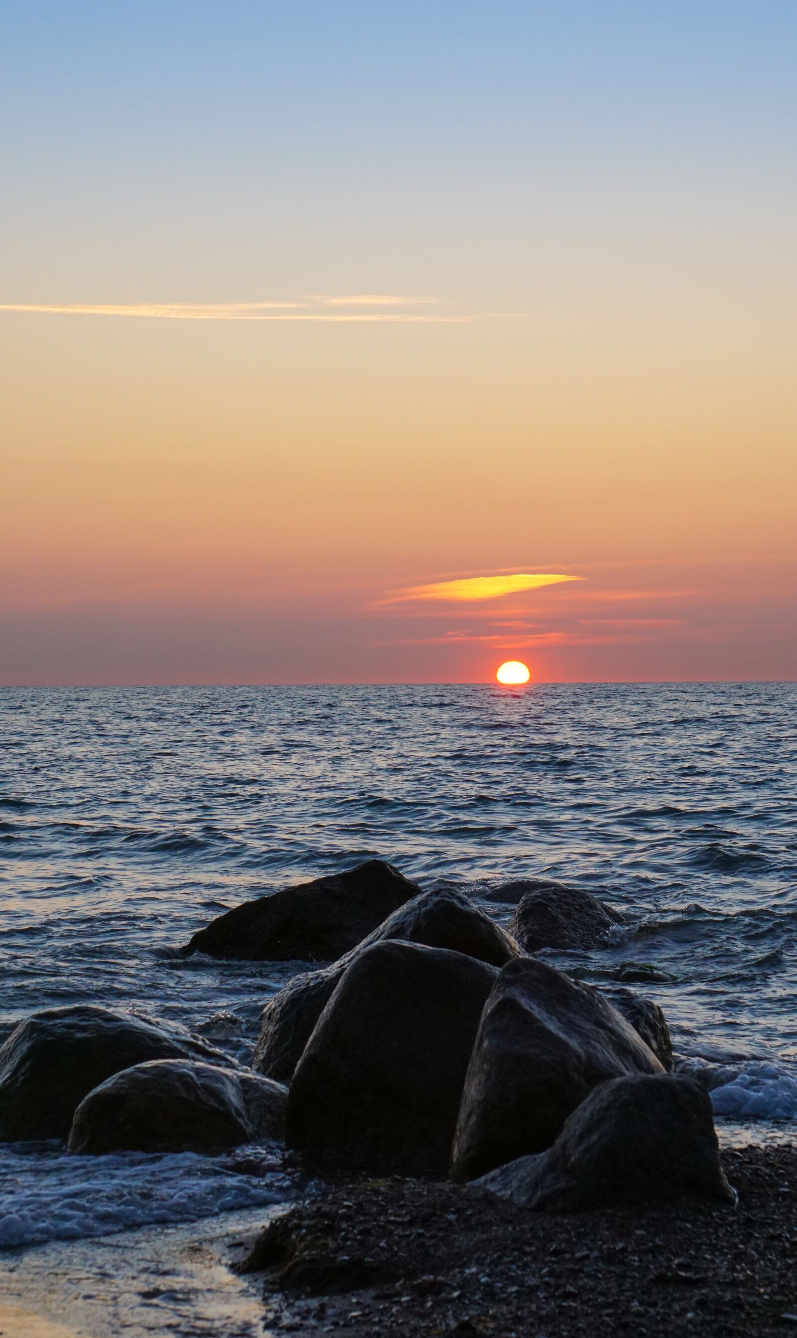 Sony E 55-210mm F4.5-6.3 OSS sample photo. Sunset, baltic sea, sea photography