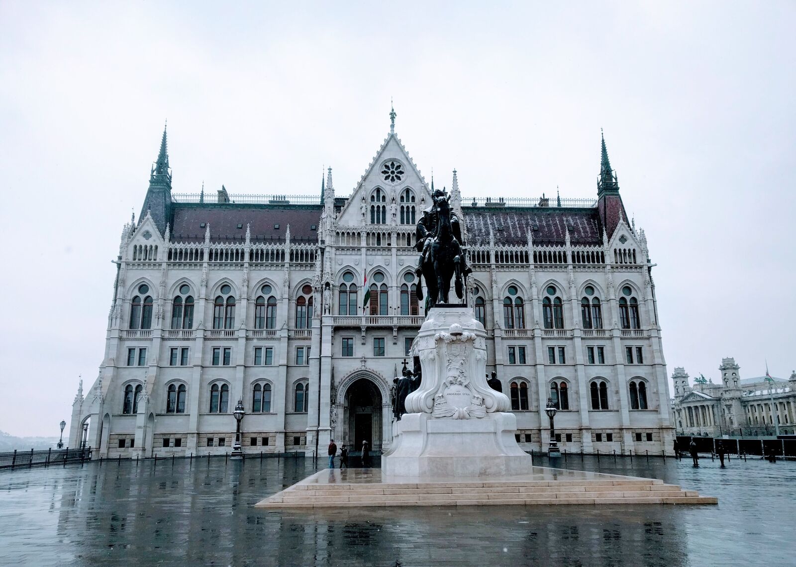 LG Nexus 5X sample photo. Budapest, parliament, statue photography