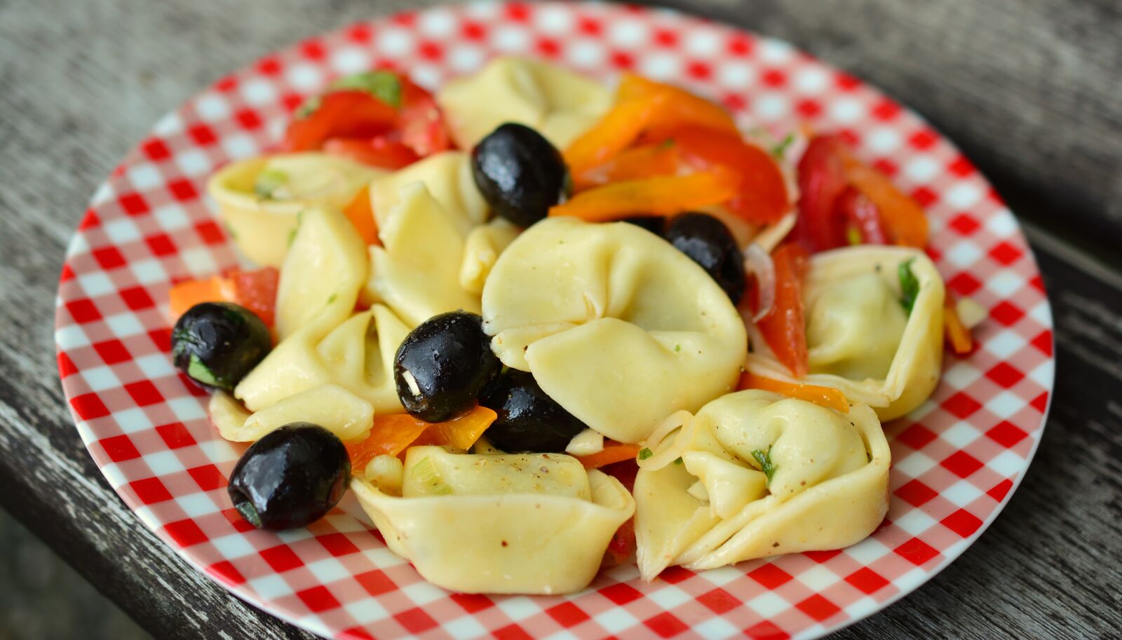 Nikon D5200 sample photo. Tortellini, tortelloni, tortellini salad photography