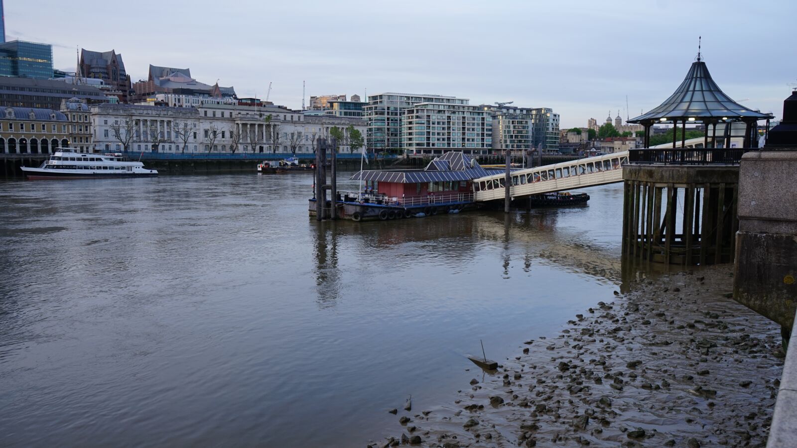 Sony a7 + Sony FE 28-70mm F3.5-5.6 OSS sample photo. Thames river, low tide photography