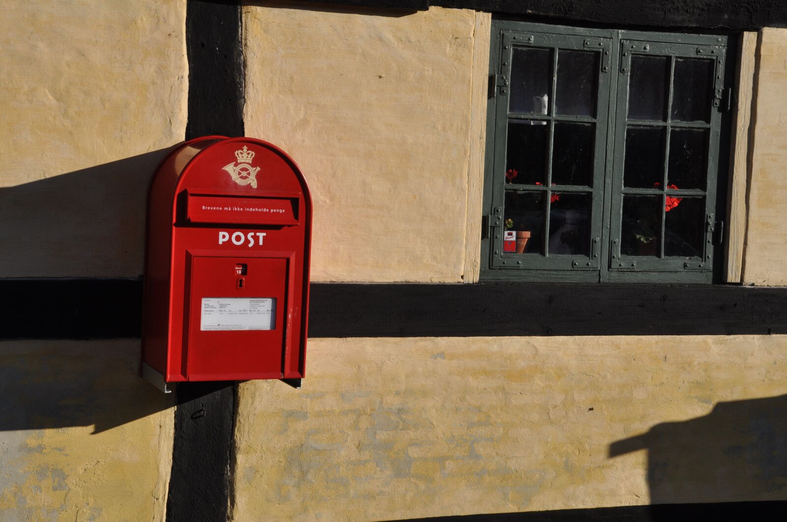 Nikon D90 sample photo. Mailbox, expression, architecture photography