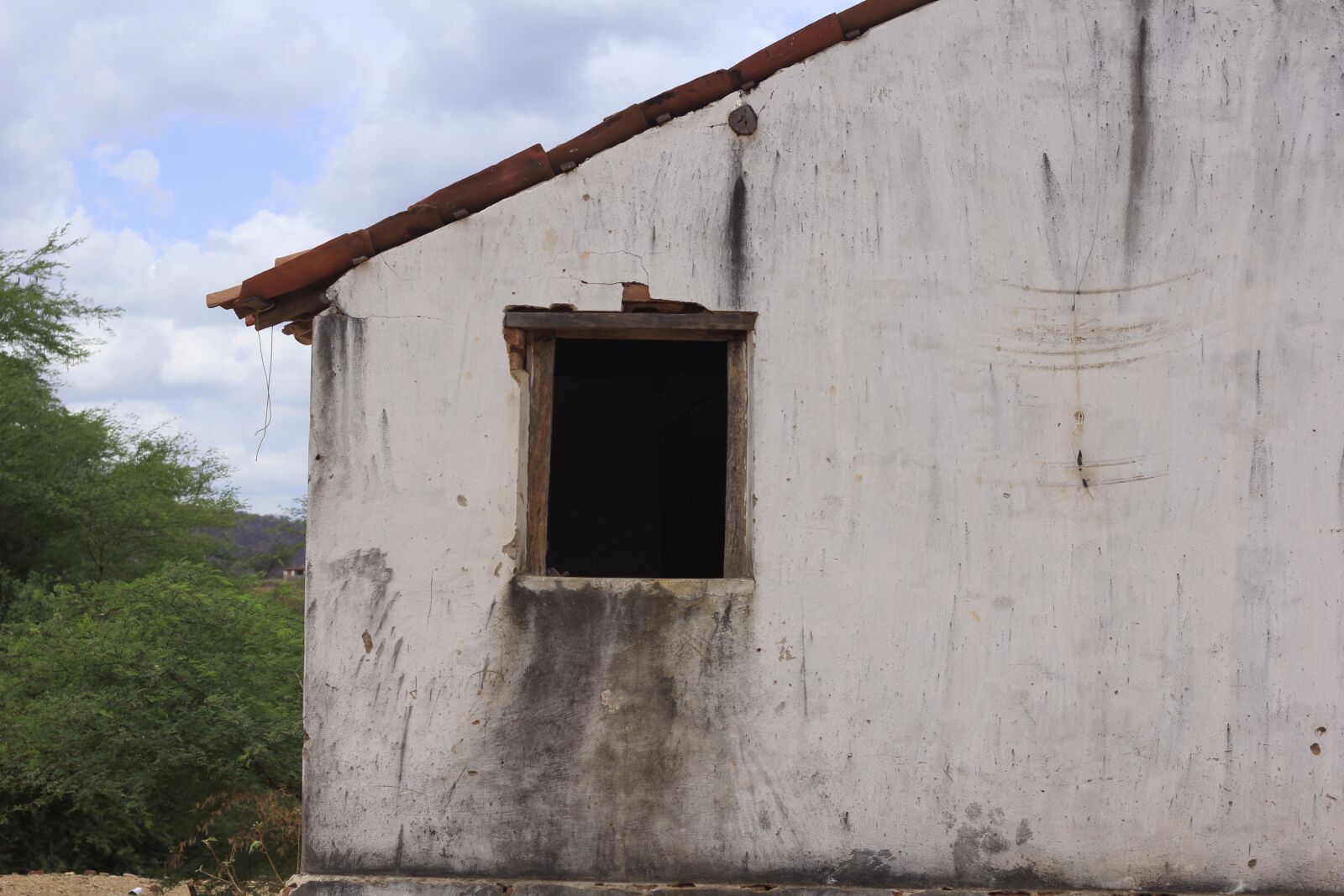Canon EOS 60D + Canon EF 50mm F1.8 II sample photo. House, abandoned, haunted photography