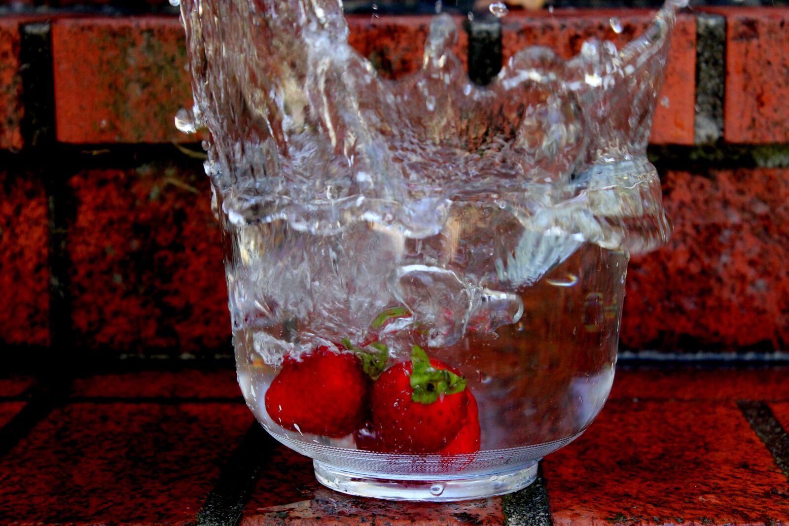 Canon EOS 1100D (EOS Rebel T3 / EOS Kiss X50) sample photo. Fruit, splash photography