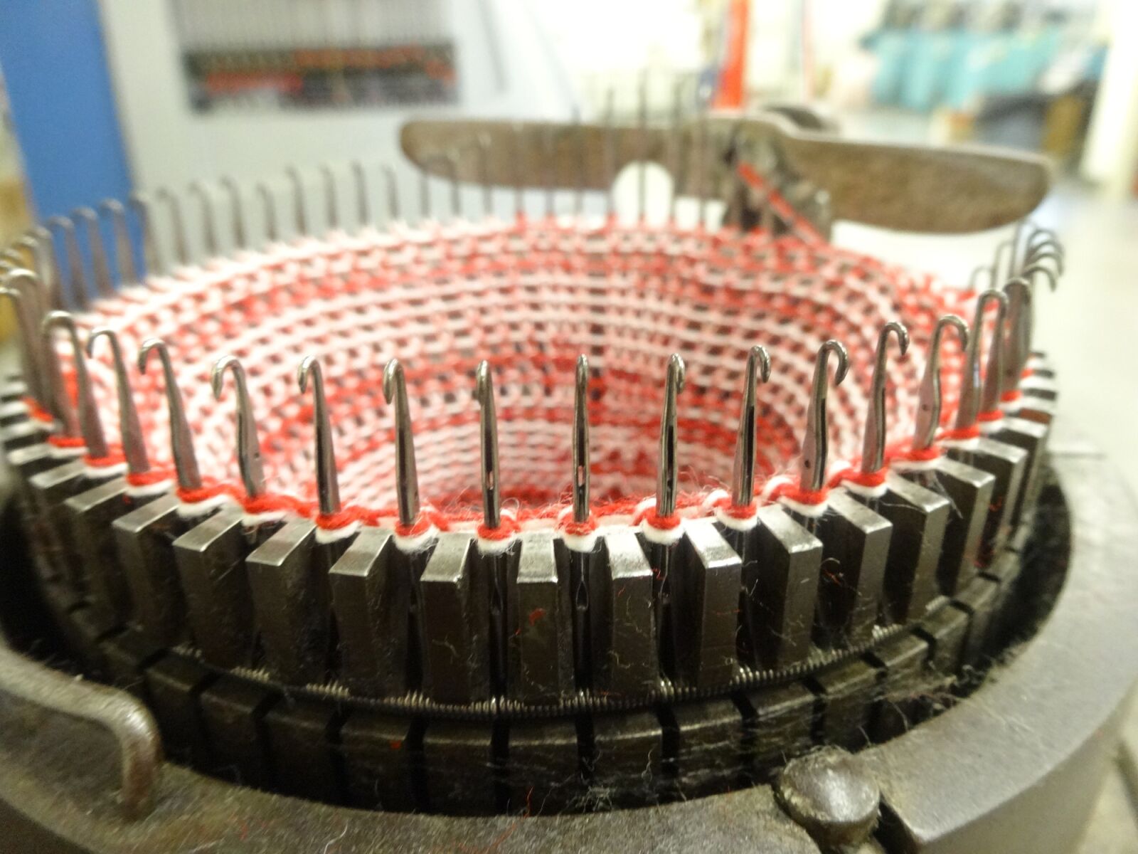 Sony Cyber-shot DSC-WX300 sample photo. Old knitting machine, knitting photography