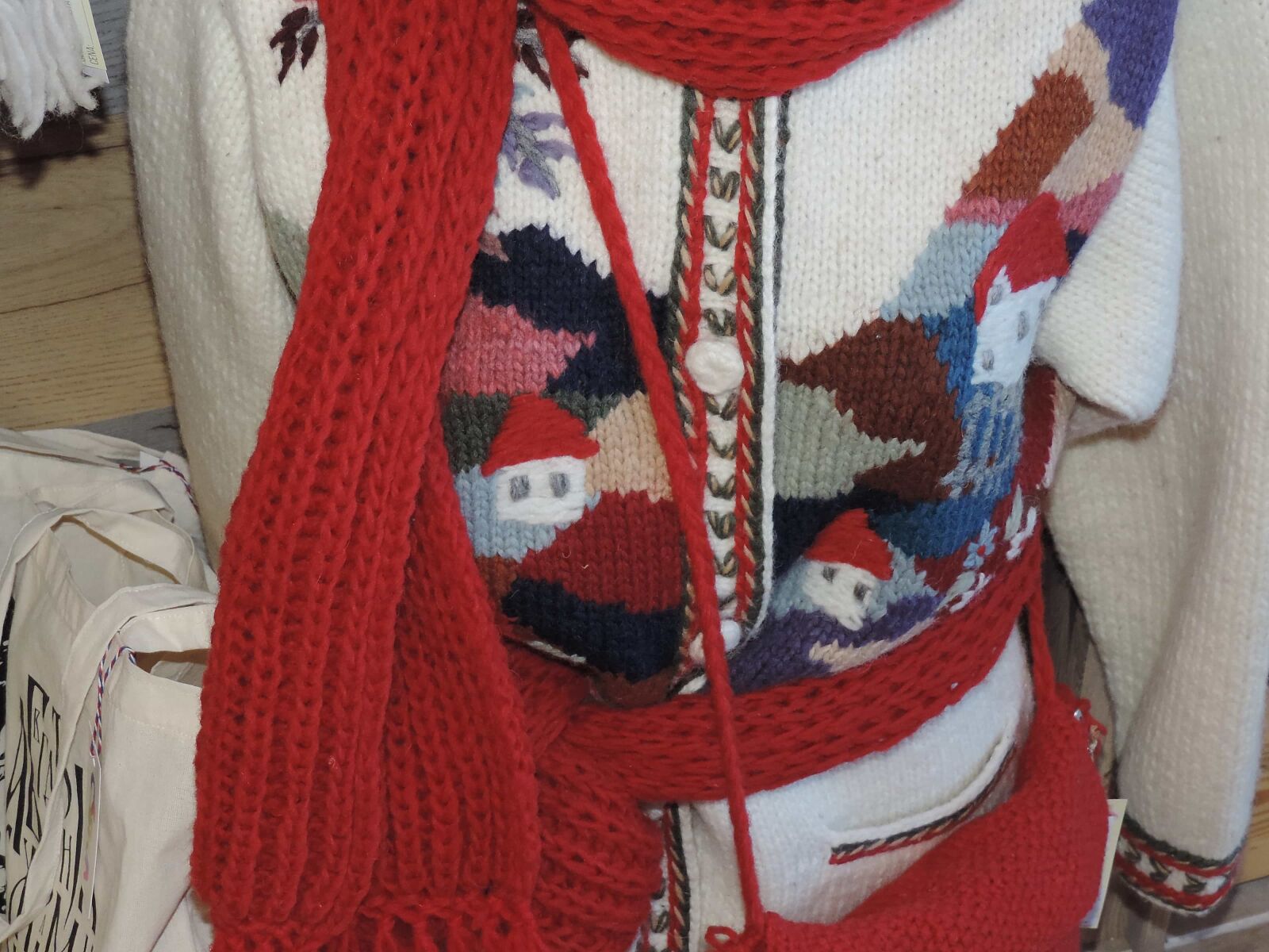 Nikon Coolpix P520 sample photo. Handmade, knitwear, nostalgia, sweater photography