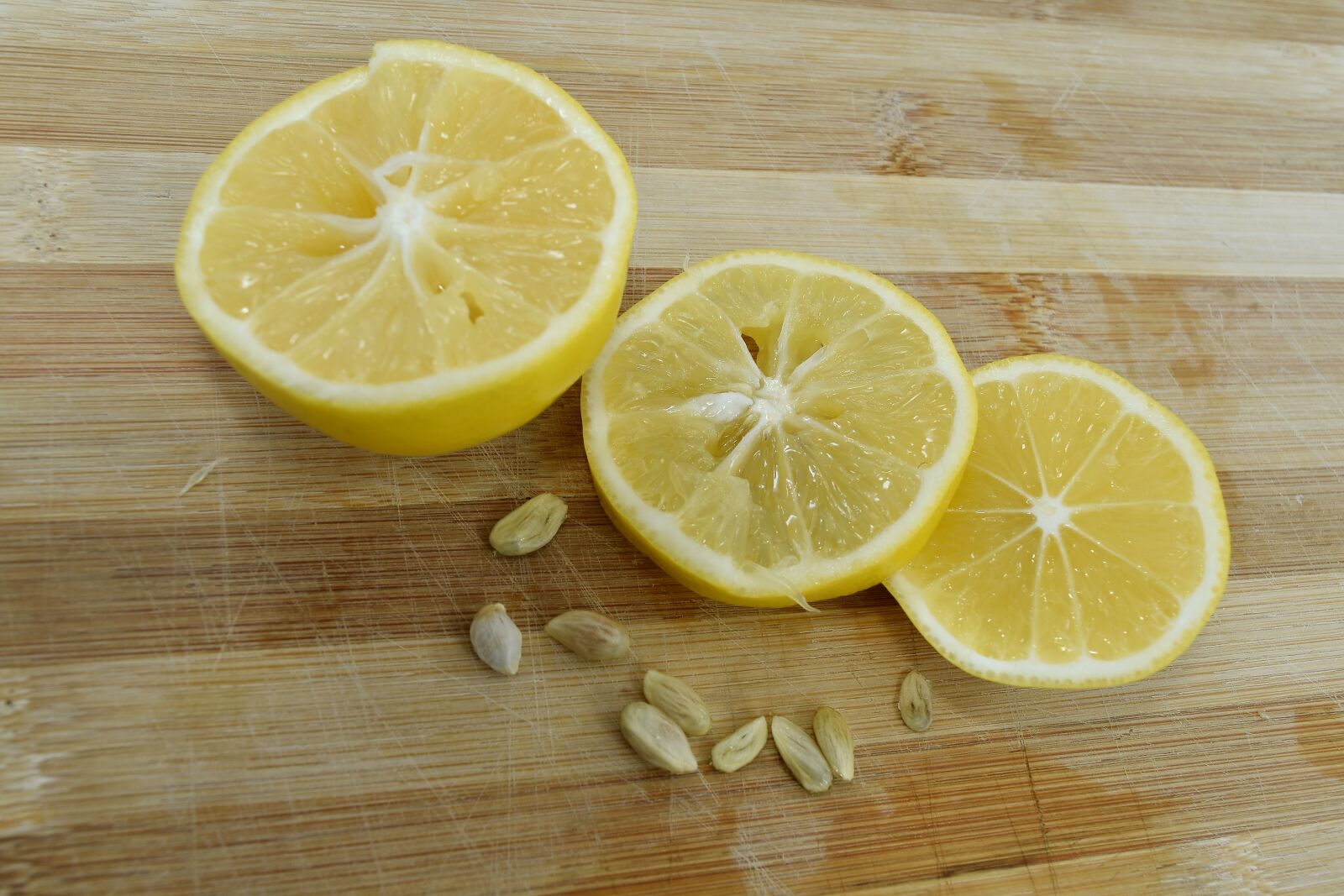 Nikon D5500 sample photo. Close-up, detail, half, lemon photography
