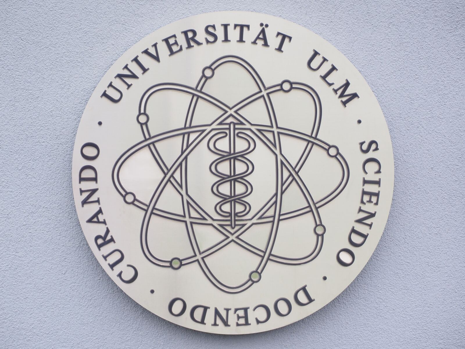 Olympus OM-D E-M1 + Olympus M.Zuiko Digital ED 12-40mm F2.8 Pro sample photo. University ulm, emblem, logo photography