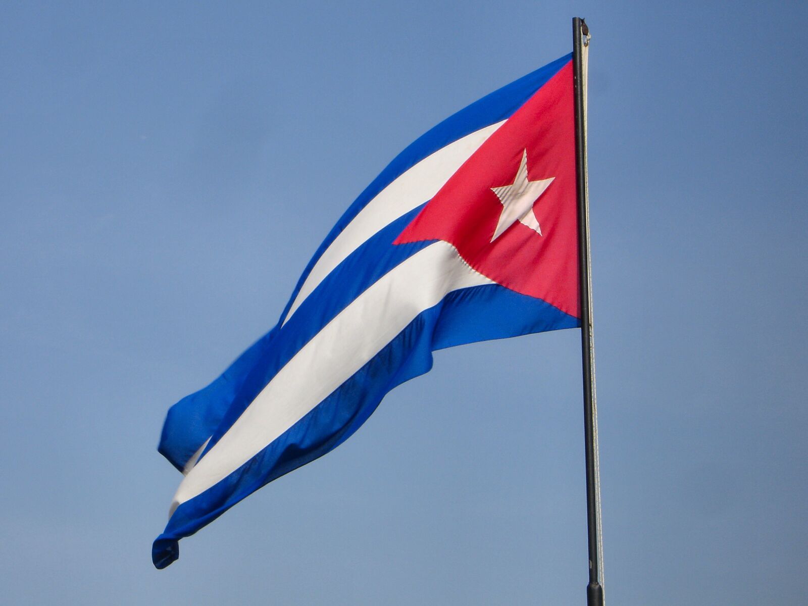 Sony DSC-P200 sample photo. Flag, cuba, cuban flag photography