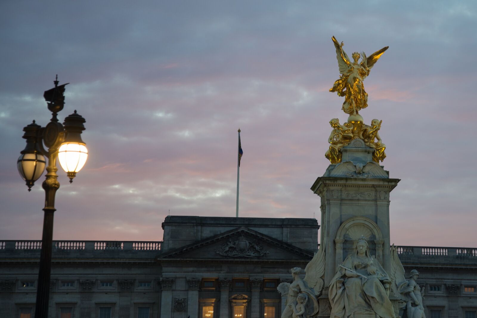 Nikon D600 sample photo. Statue, gold, london photography