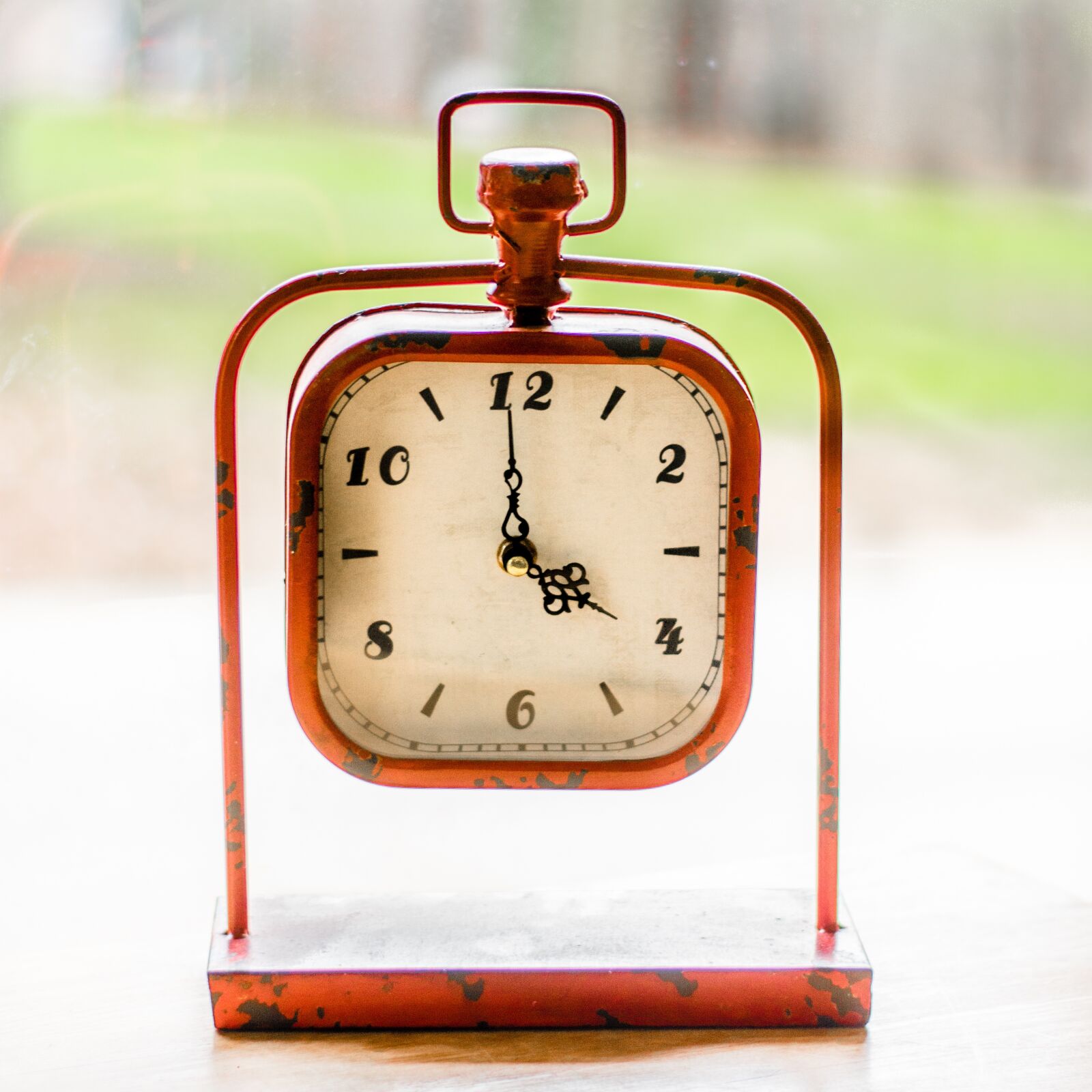Nikon D7100 sample photo. Clock, mantle, blur photography