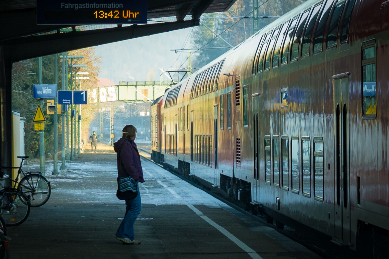 Sony a6000 + Sigma 30mm F2.8 EX DN sample photo. Blur, commuting, locomotive, outdoors photography