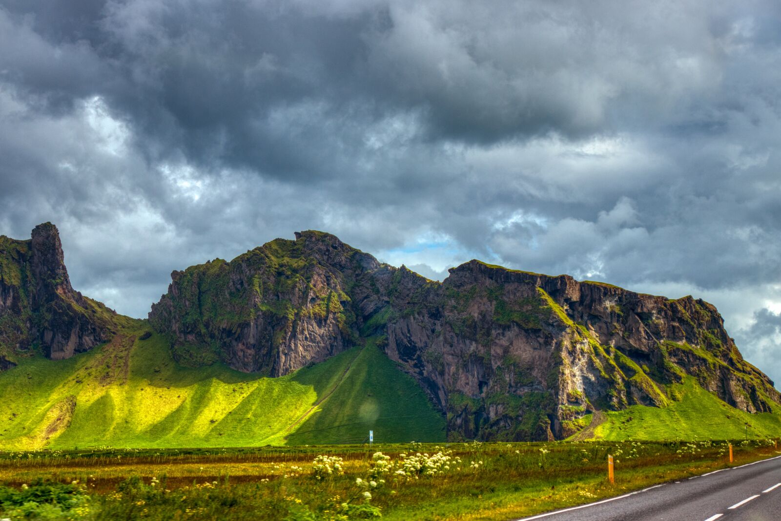 Canon EF-S 18-135mm F3.5-5.6 IS USM sample photo. Iceland, mountains, landscape photography
