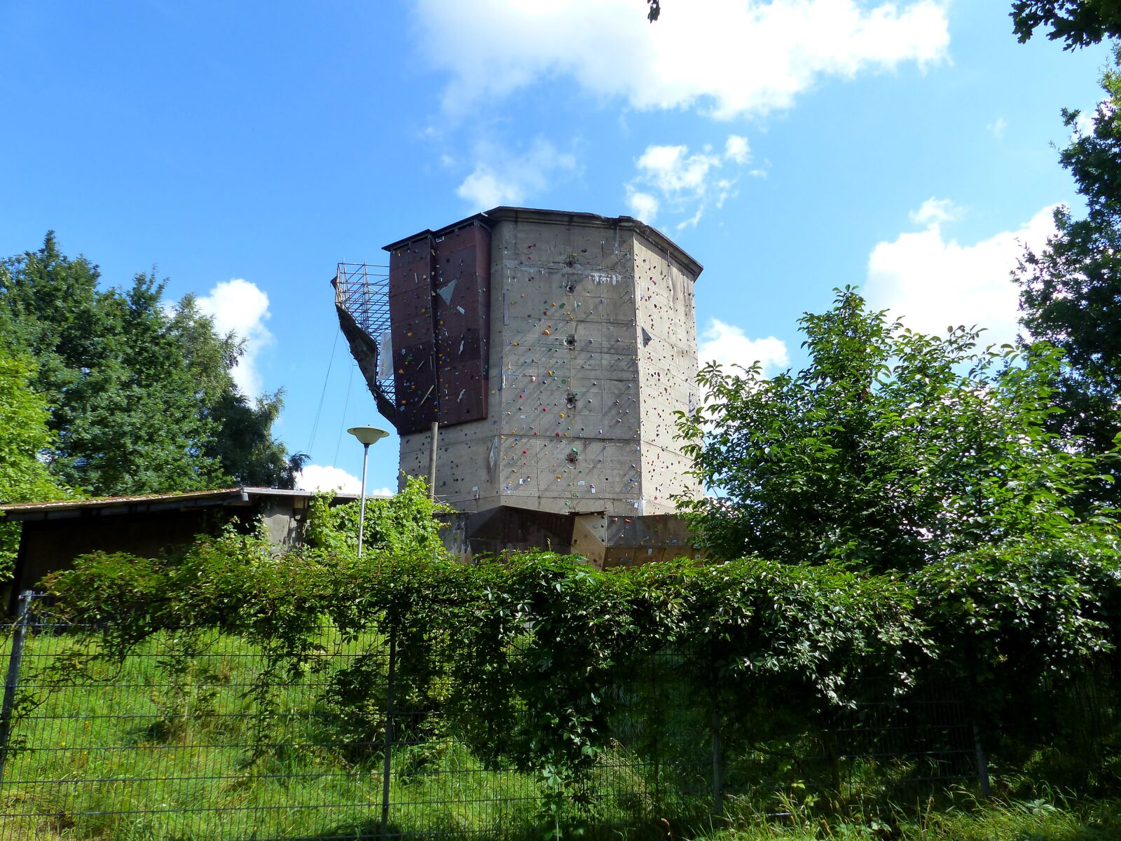 Panasonic Lumix DMC-FZ200 sample photo. Climb, old water tower photography