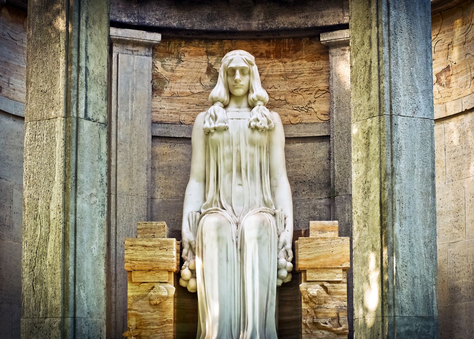 Olympus OM-D E-M10 sample photo. Cemetery, grave, tombstone photography