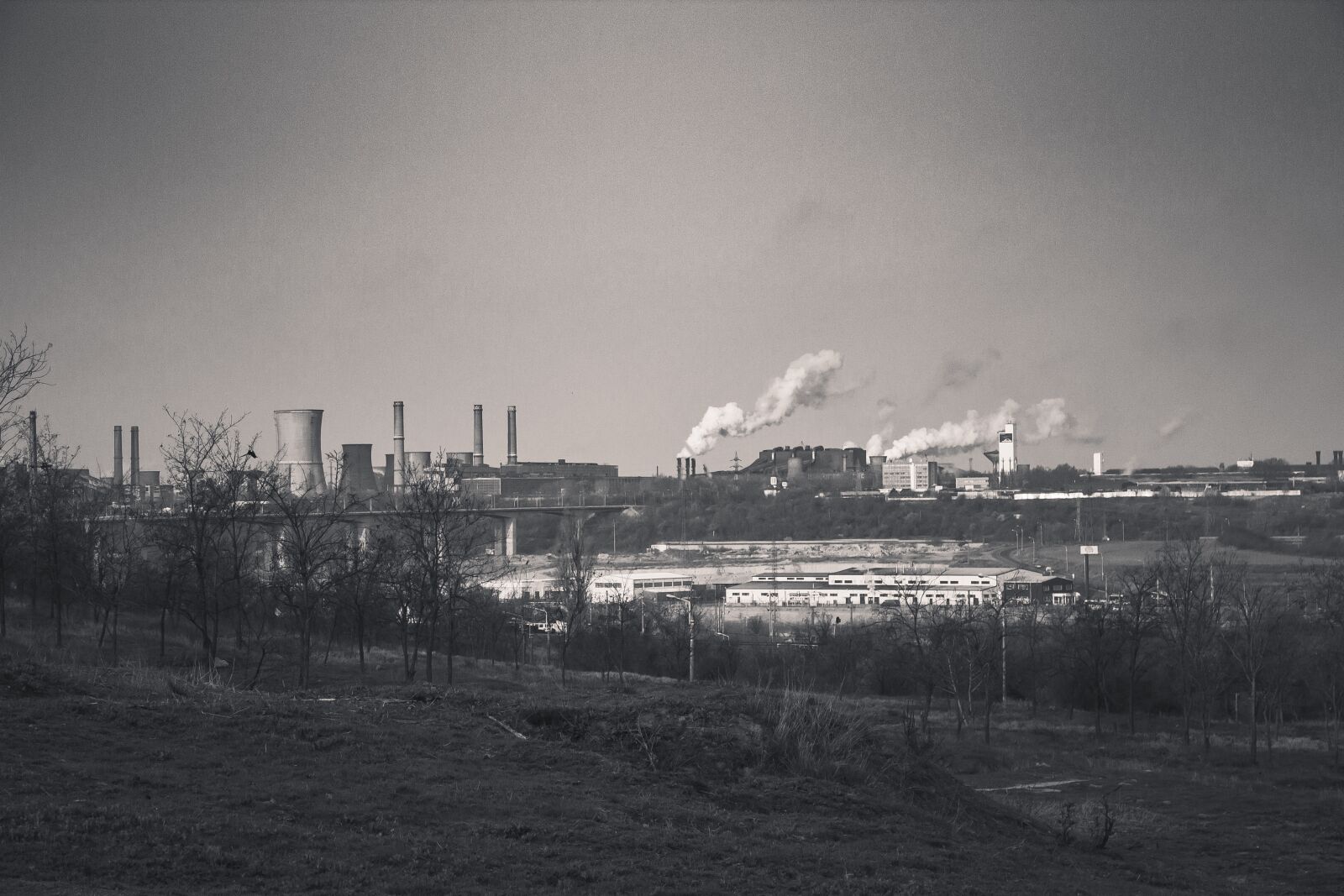Canon EOS 600D (Rebel EOS T3i / EOS Kiss X5) sample photo. Factory, smoke, pollution photography